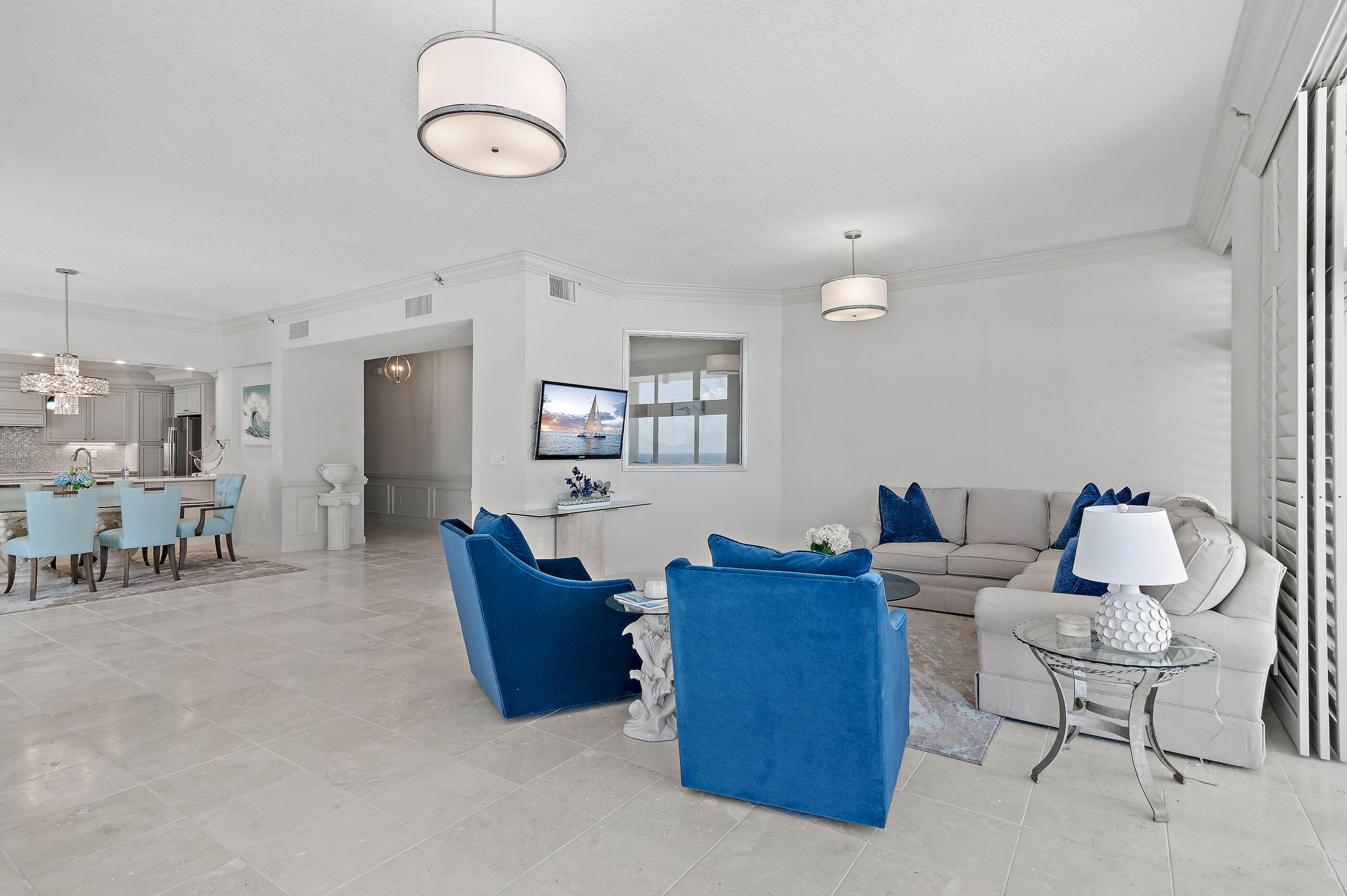 REGENCY TOWERS - Residential