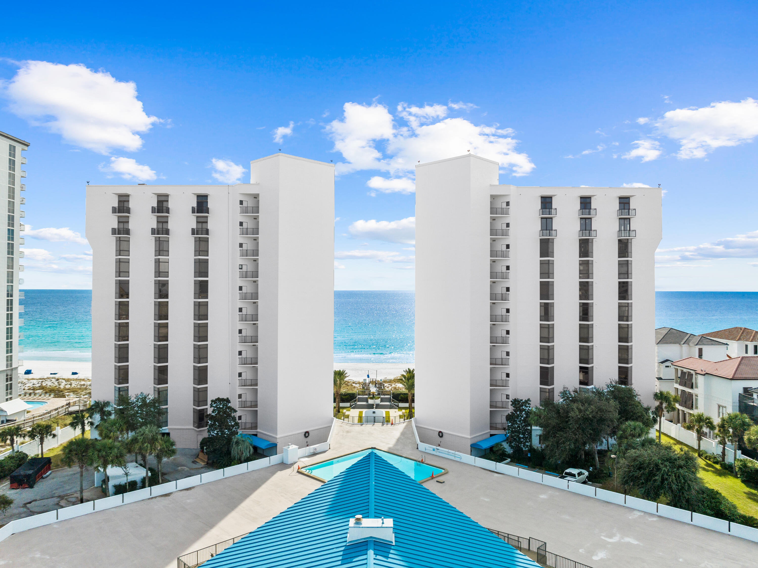 REGENCY TOWERS - Residential