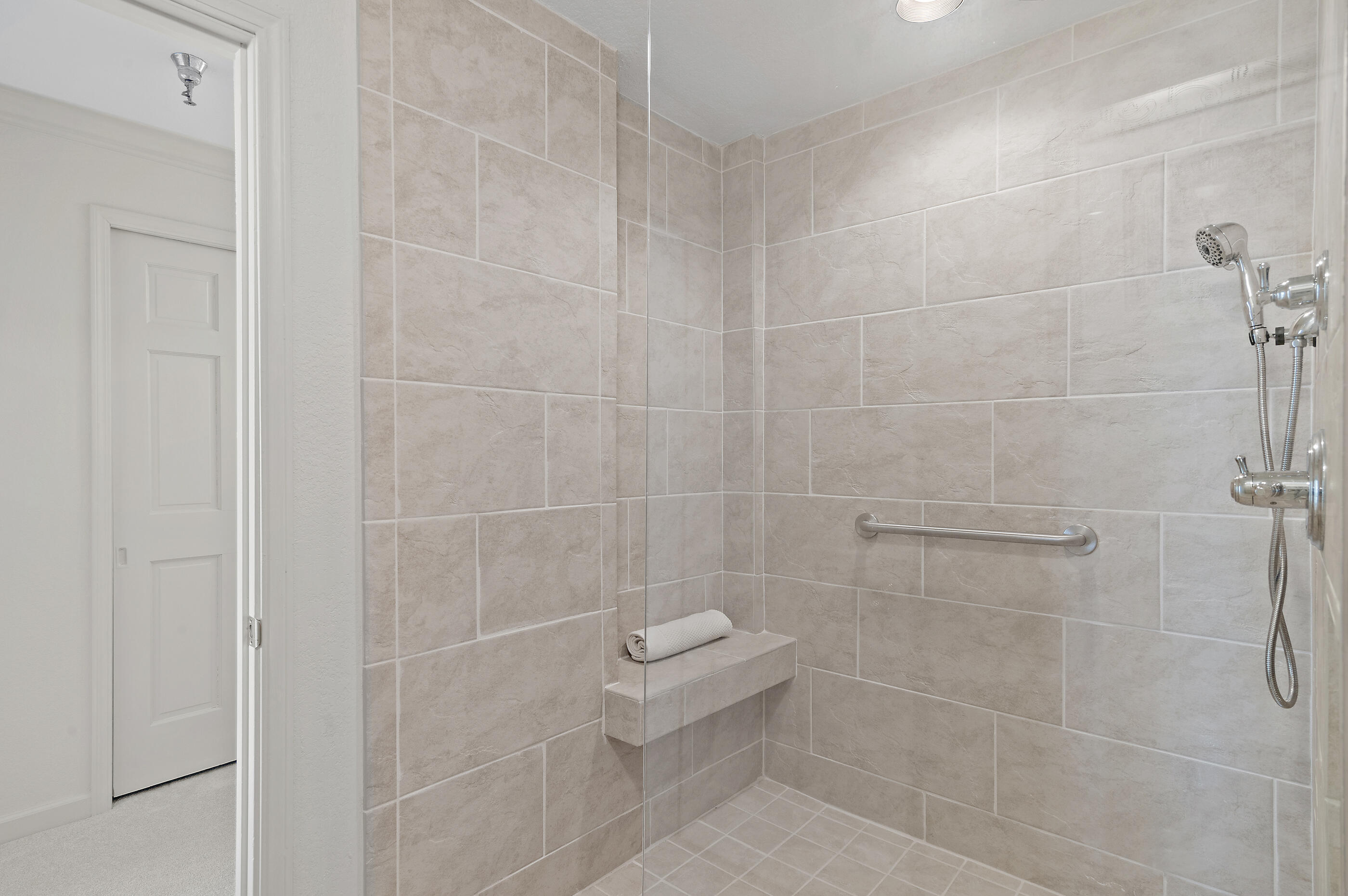 REGENCY TOWERS - Residential