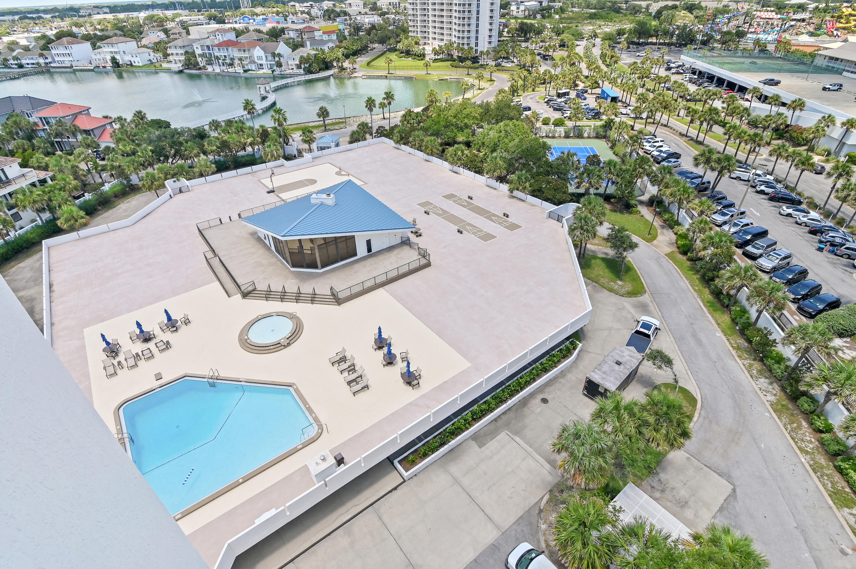 REGENCY TOWERS - Residential
