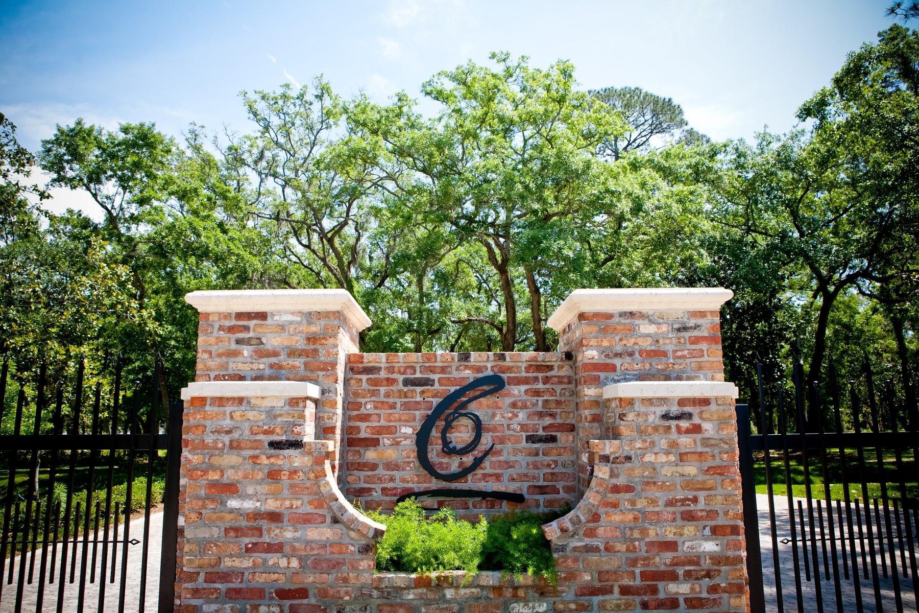 CHURCHILL OAKS - Land