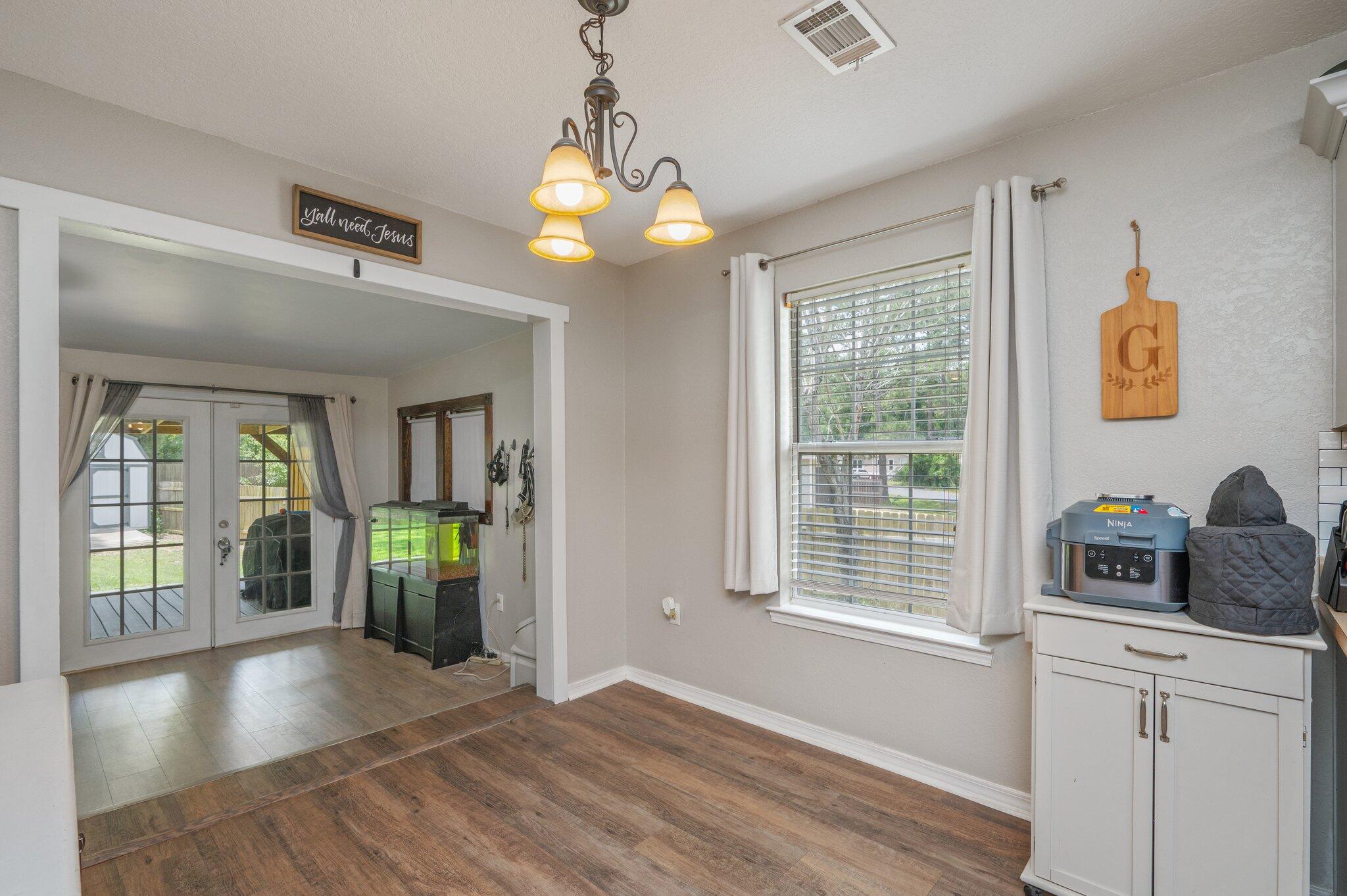 MORRIS ADDN TO CRESTVIEW - Residential