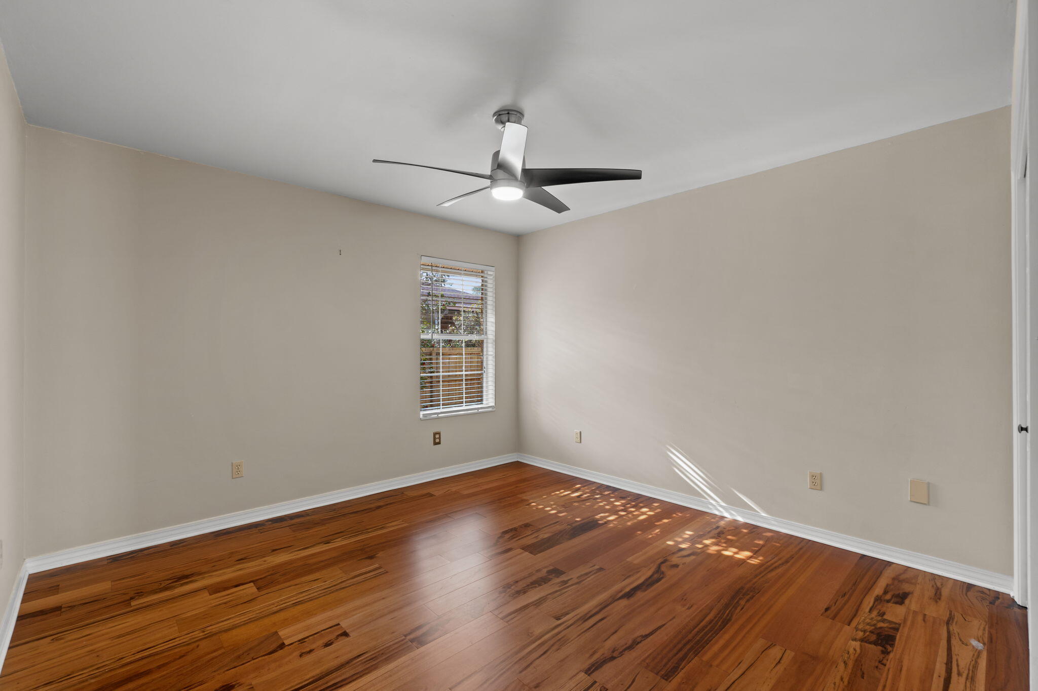 VALPARAISO PLAT 1 LOT 2 BLK 7 - Residential