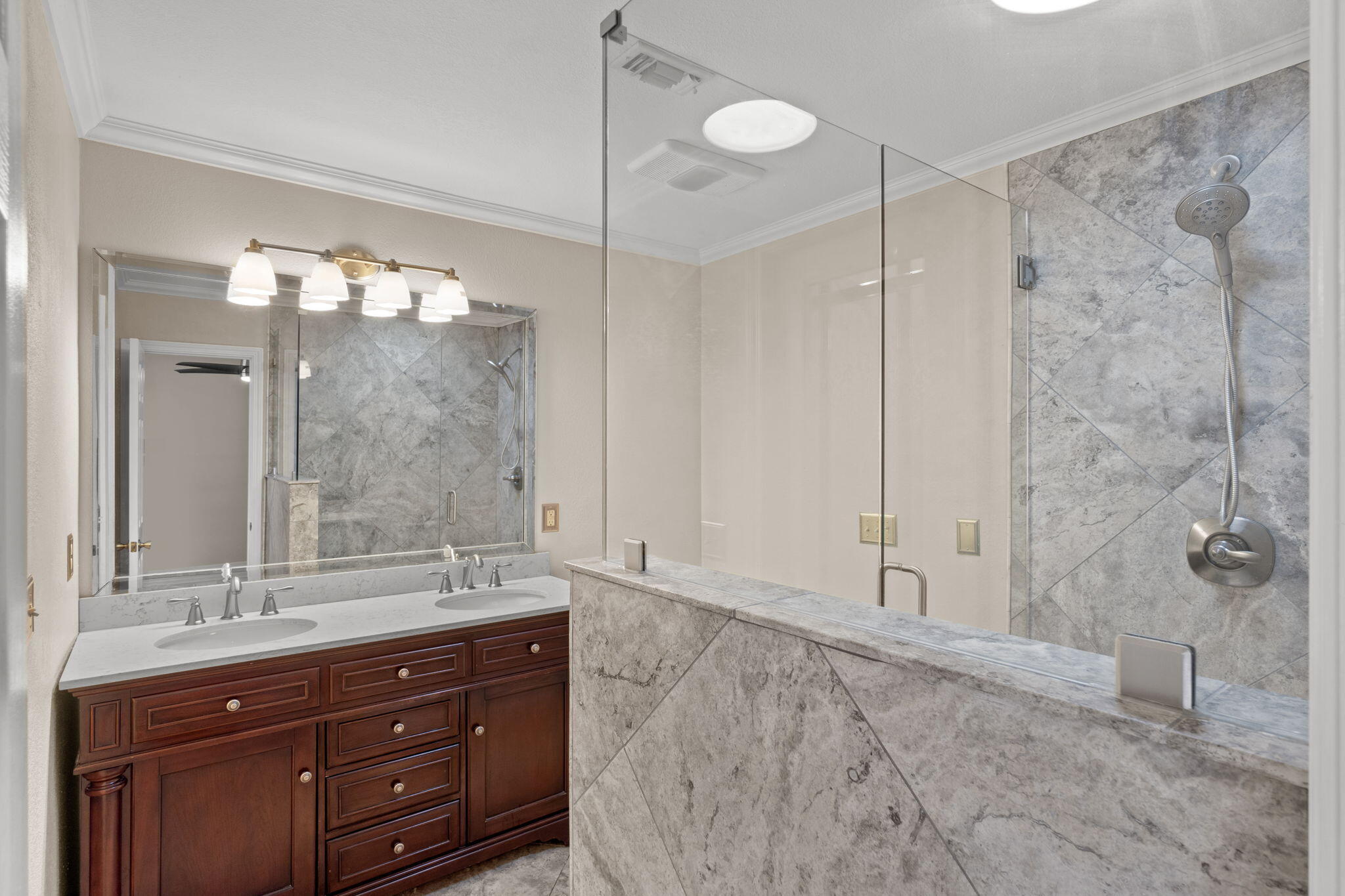 VALPARAISO PLAT 1 LOT 2 BLK 7 - Residential