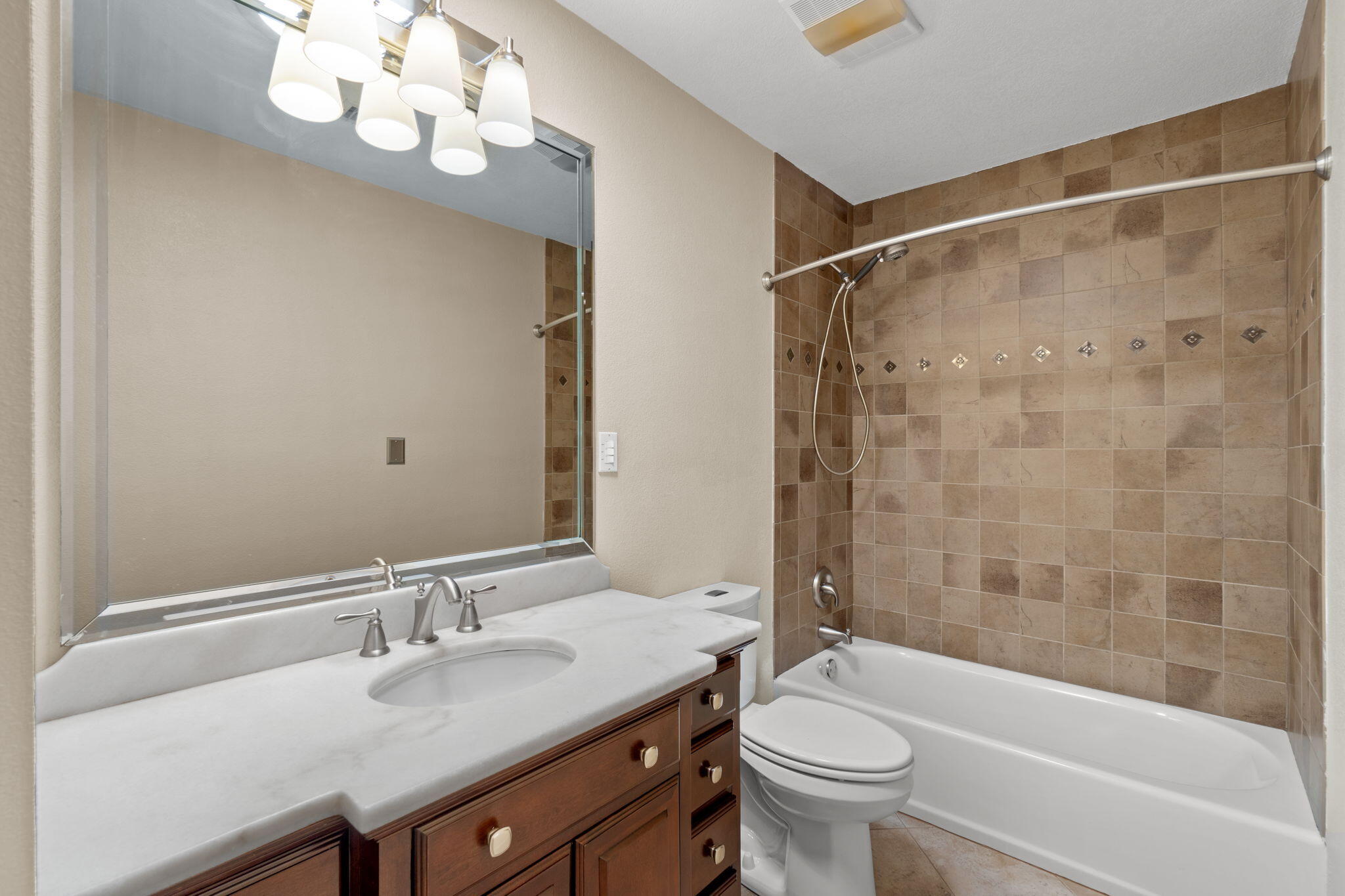 VALPARAISO PLAT 1 LOT 2 BLK 7 - Residential