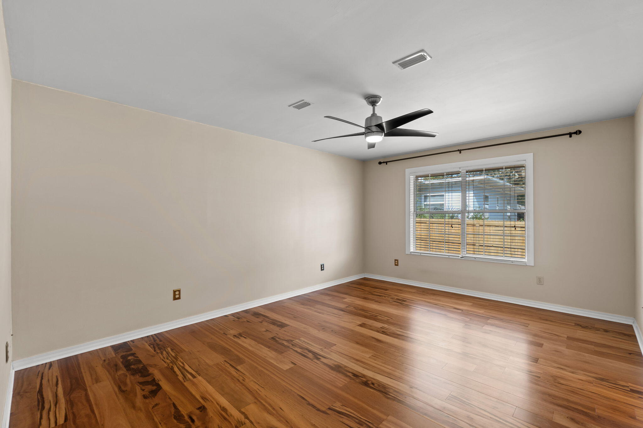 VALPARAISO PLAT 1 LOT 2 BLK 7 - Residential