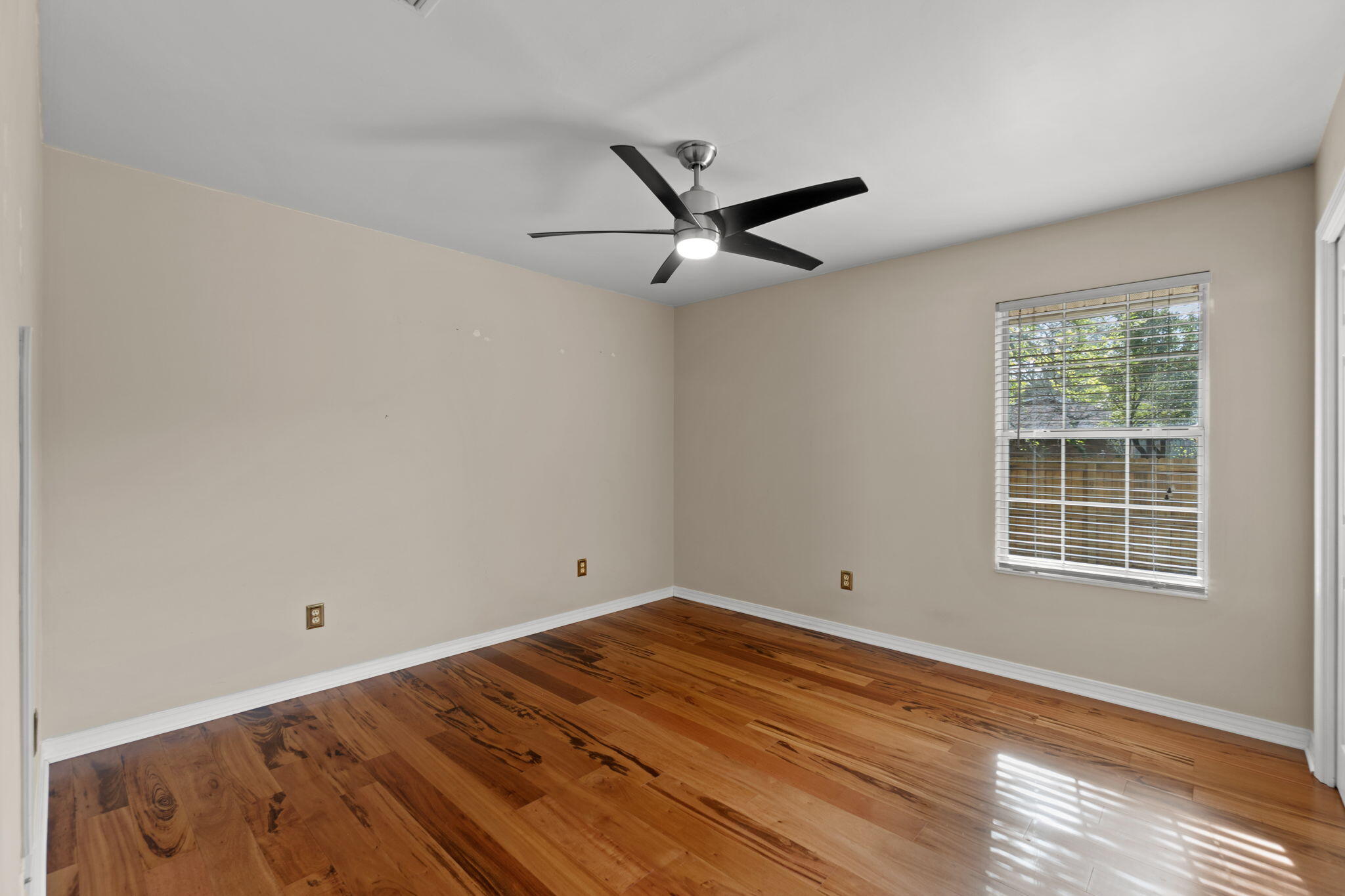 VALPARAISO PLAT 1 LOT 2 BLK 7 - Residential