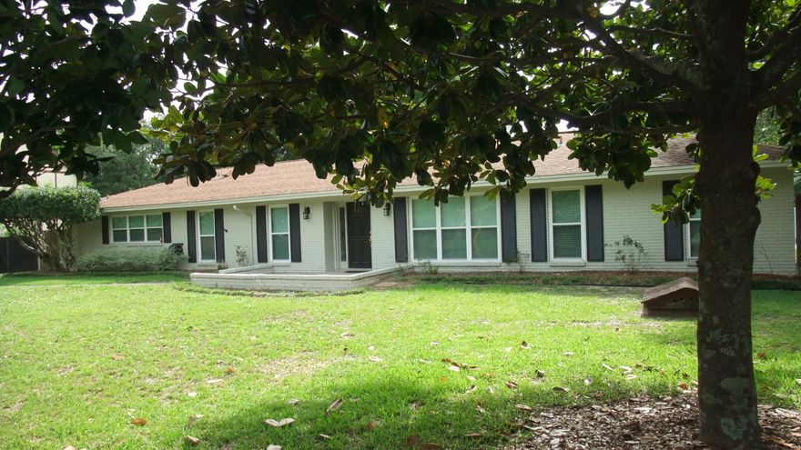 This home exquisite and comes with a wonderful very large POOL.. The home has been up dated and has beautiful wood laminate floor throughout, ceramic tile in wet areas new paint open kitchen Gass cook top and many EXTRAS