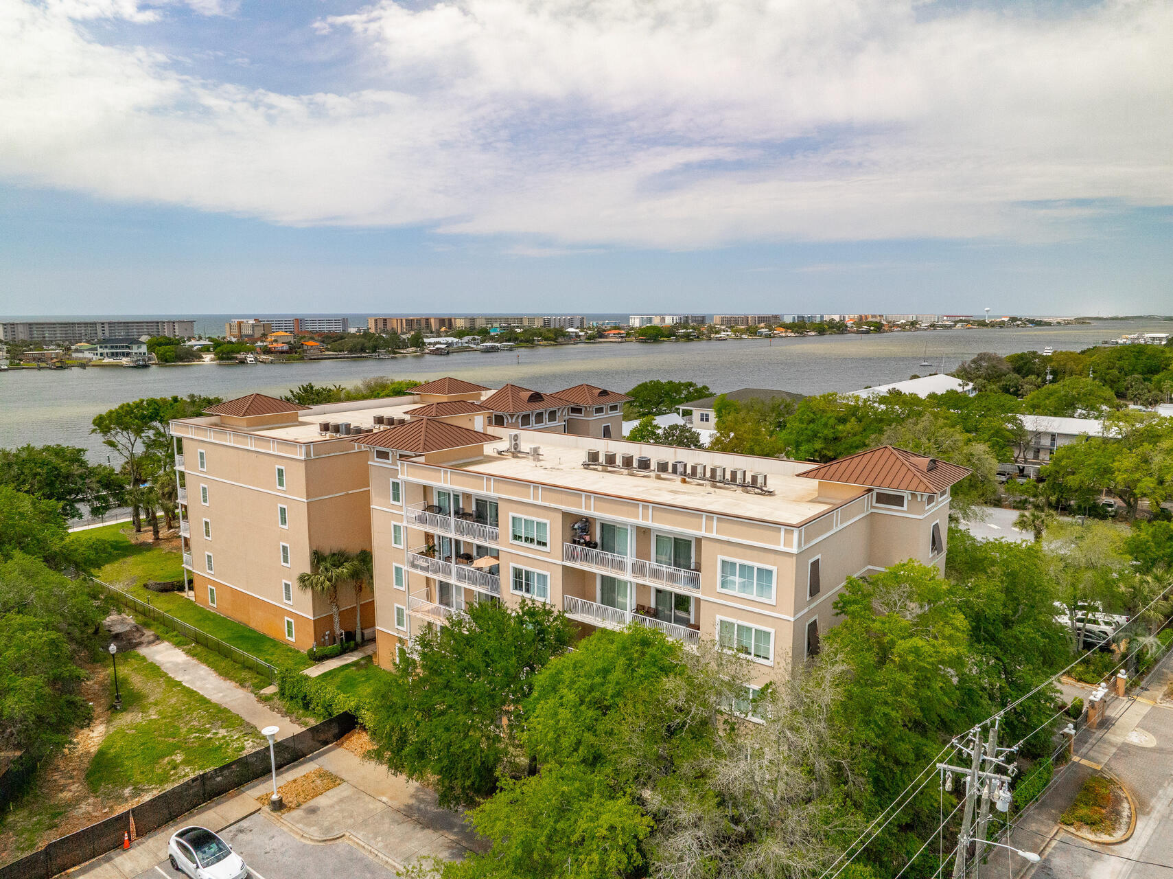 INDIANOLA ON THE WATER - Residential