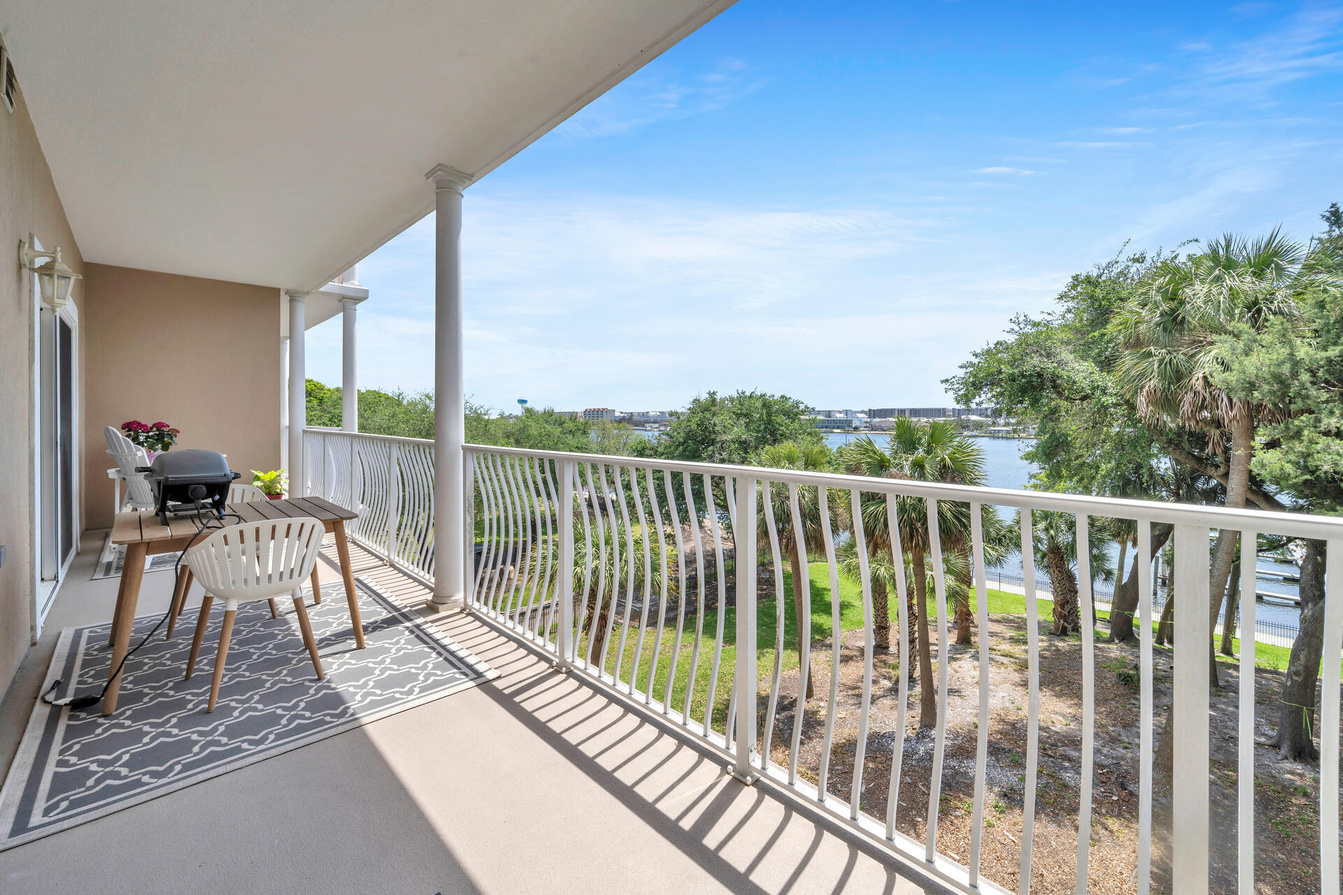 INDIANOLA ON THE WATER - Residential