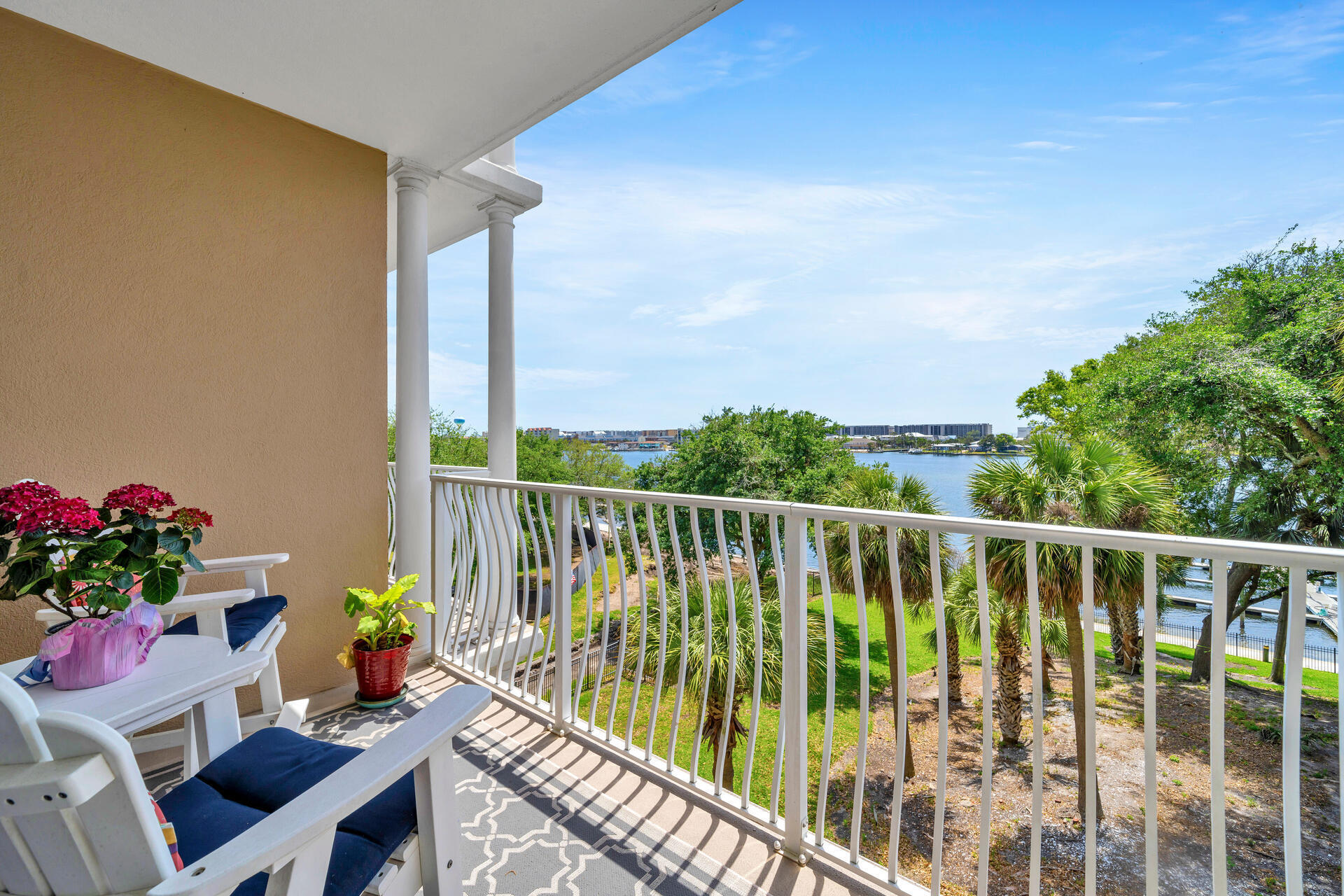 INDIANOLA ON THE WATER - Residential