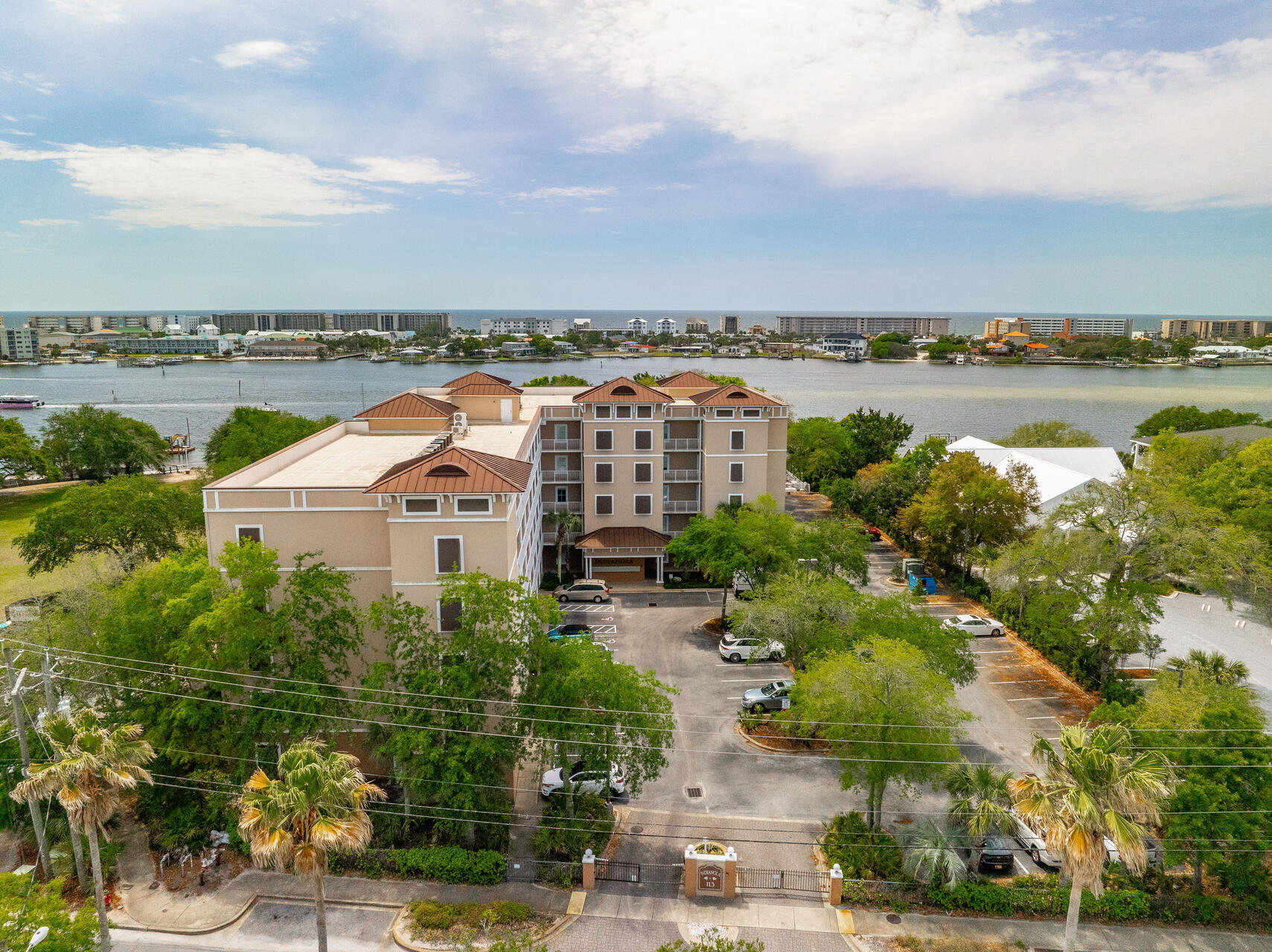 INDIANOLA ON THE WATER - Residential