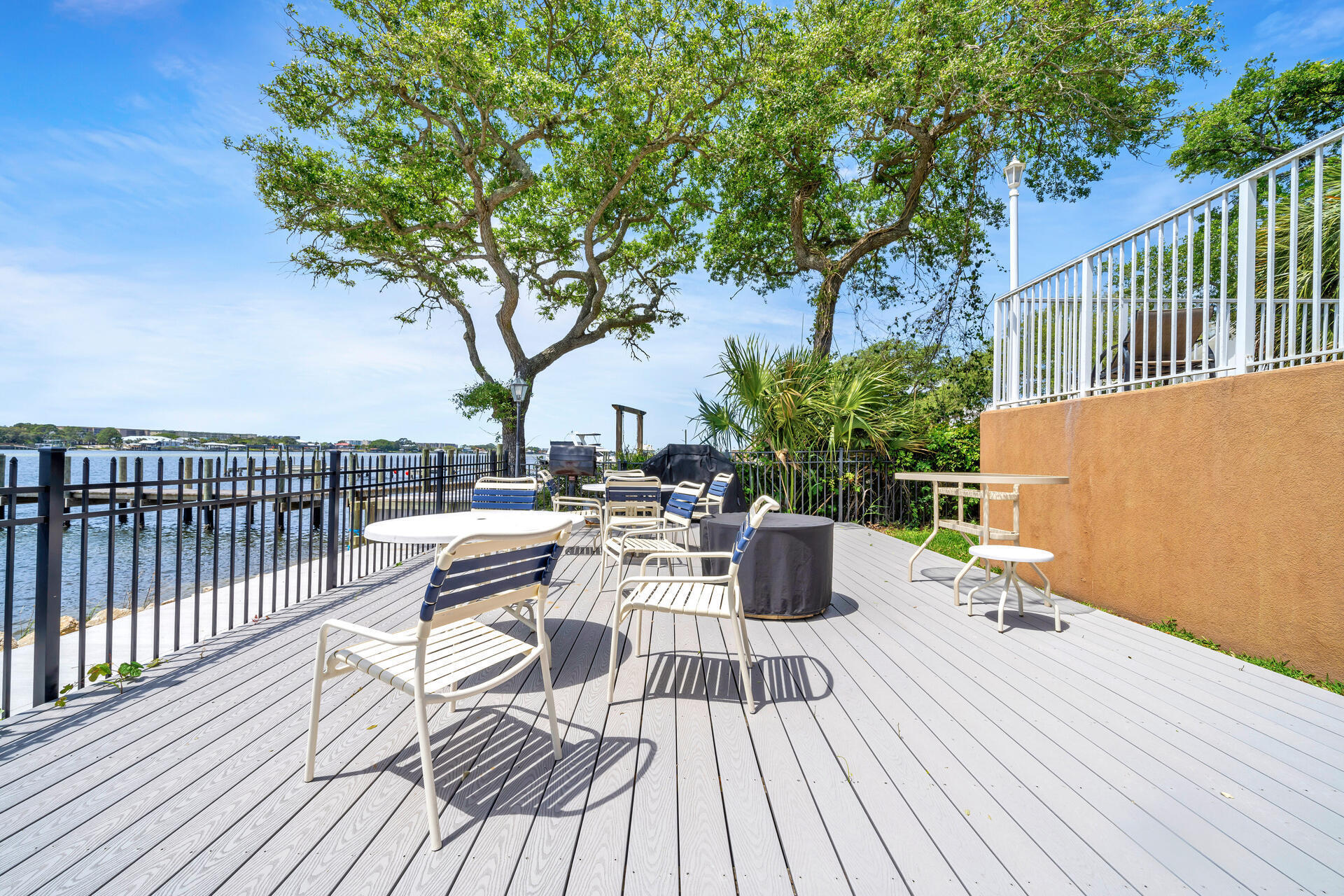 INDIANOLA ON THE WATER - Residential