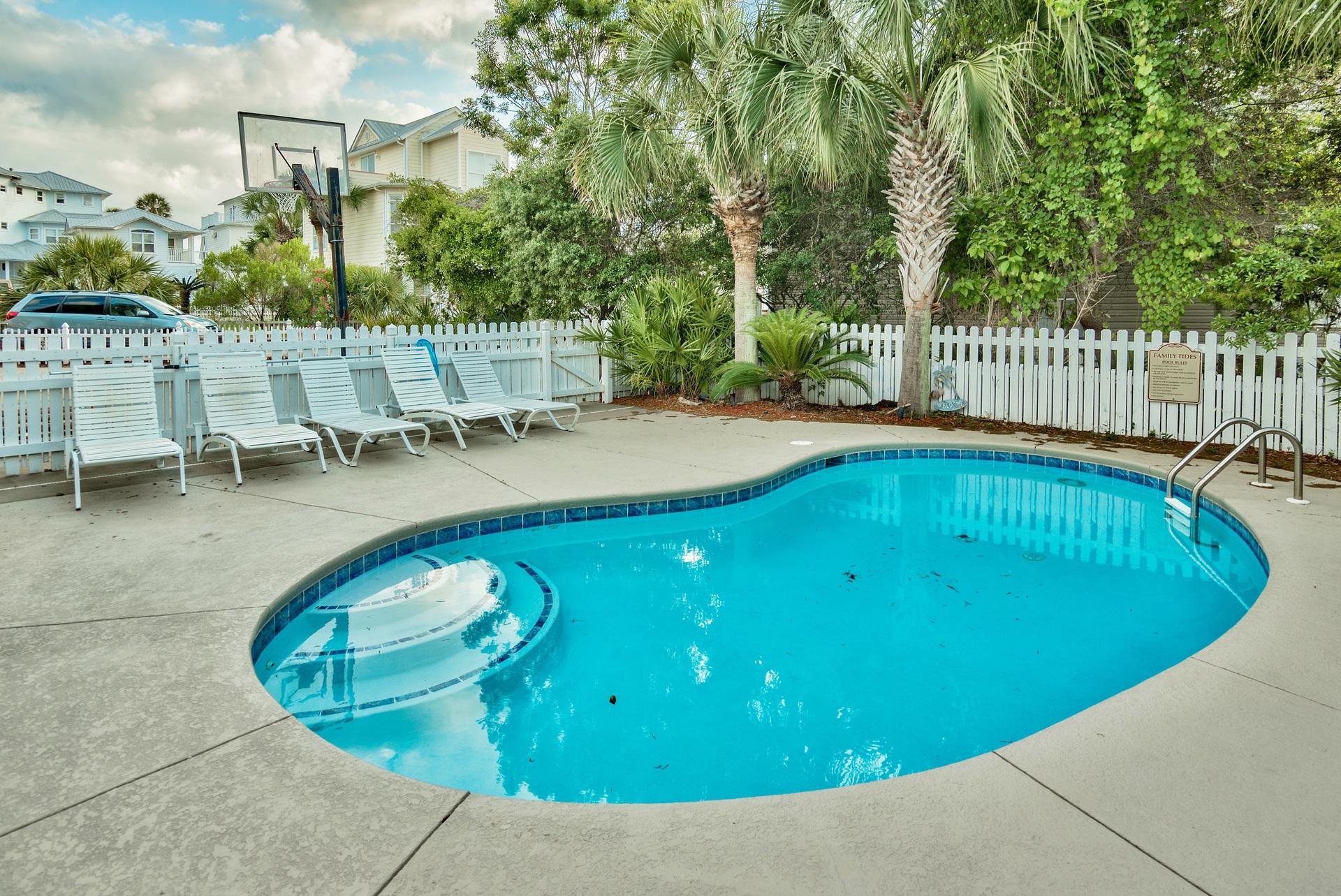 CRYSTAL SHORES - Residential