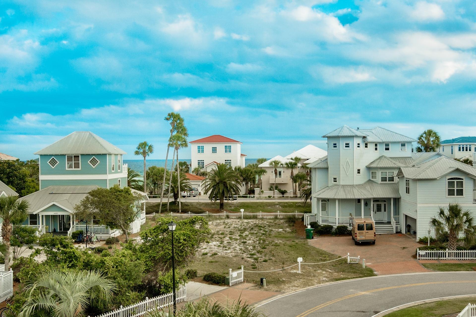 CRYSTAL SHORES - Residential