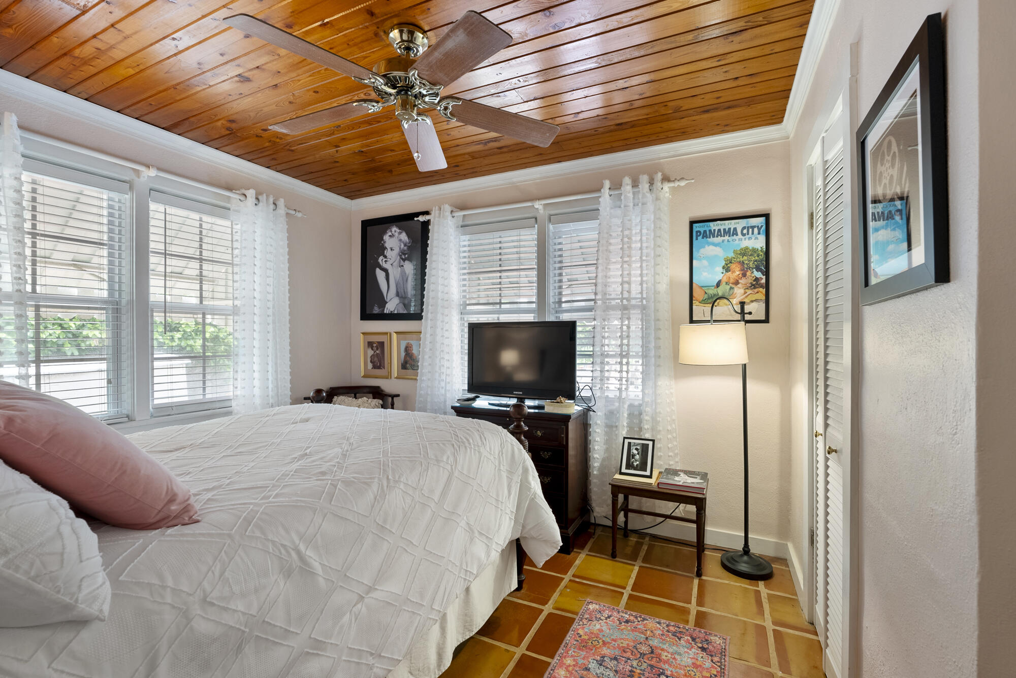 LAGUNA BEACH - Residential