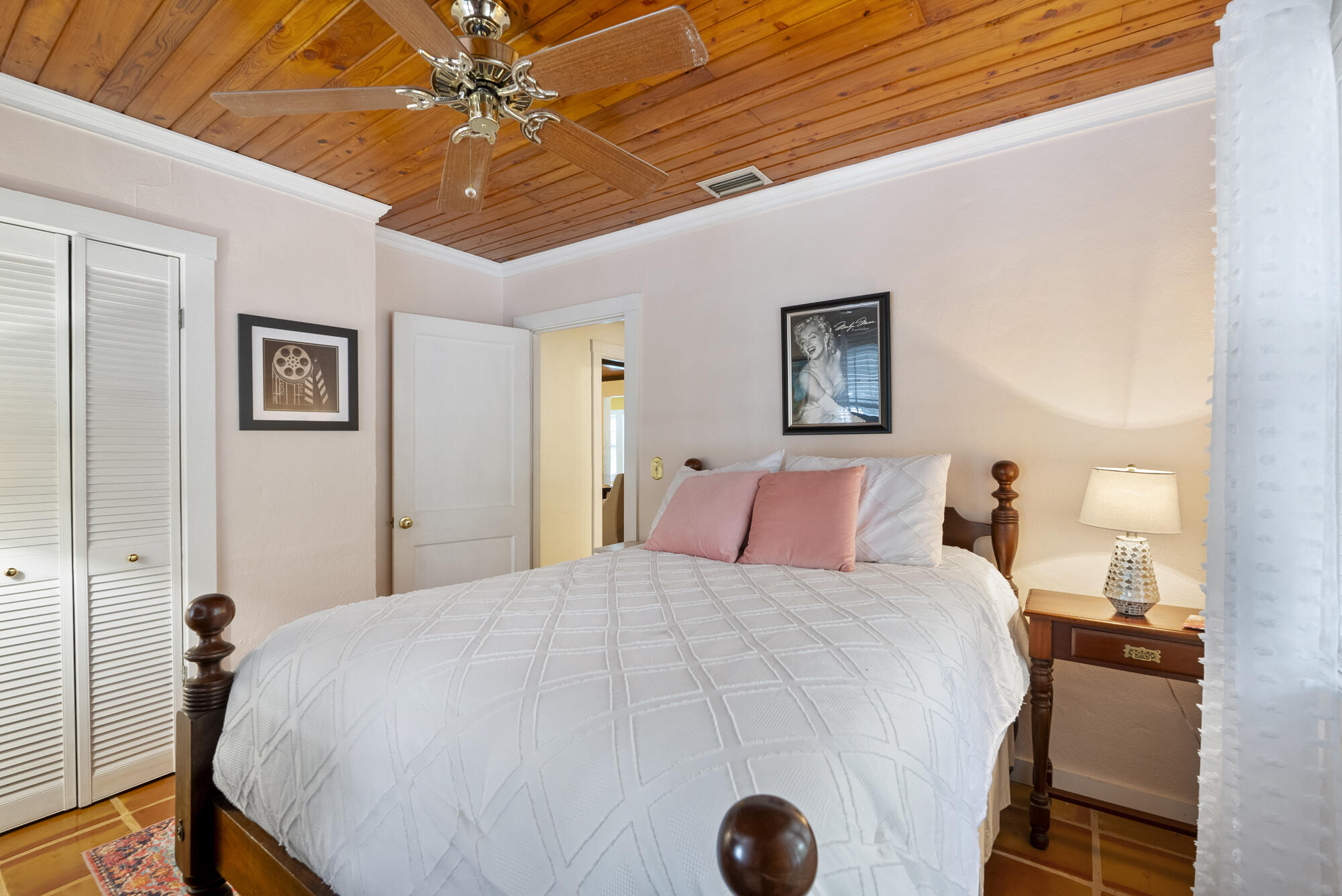 LAGUNA BEACH - Residential