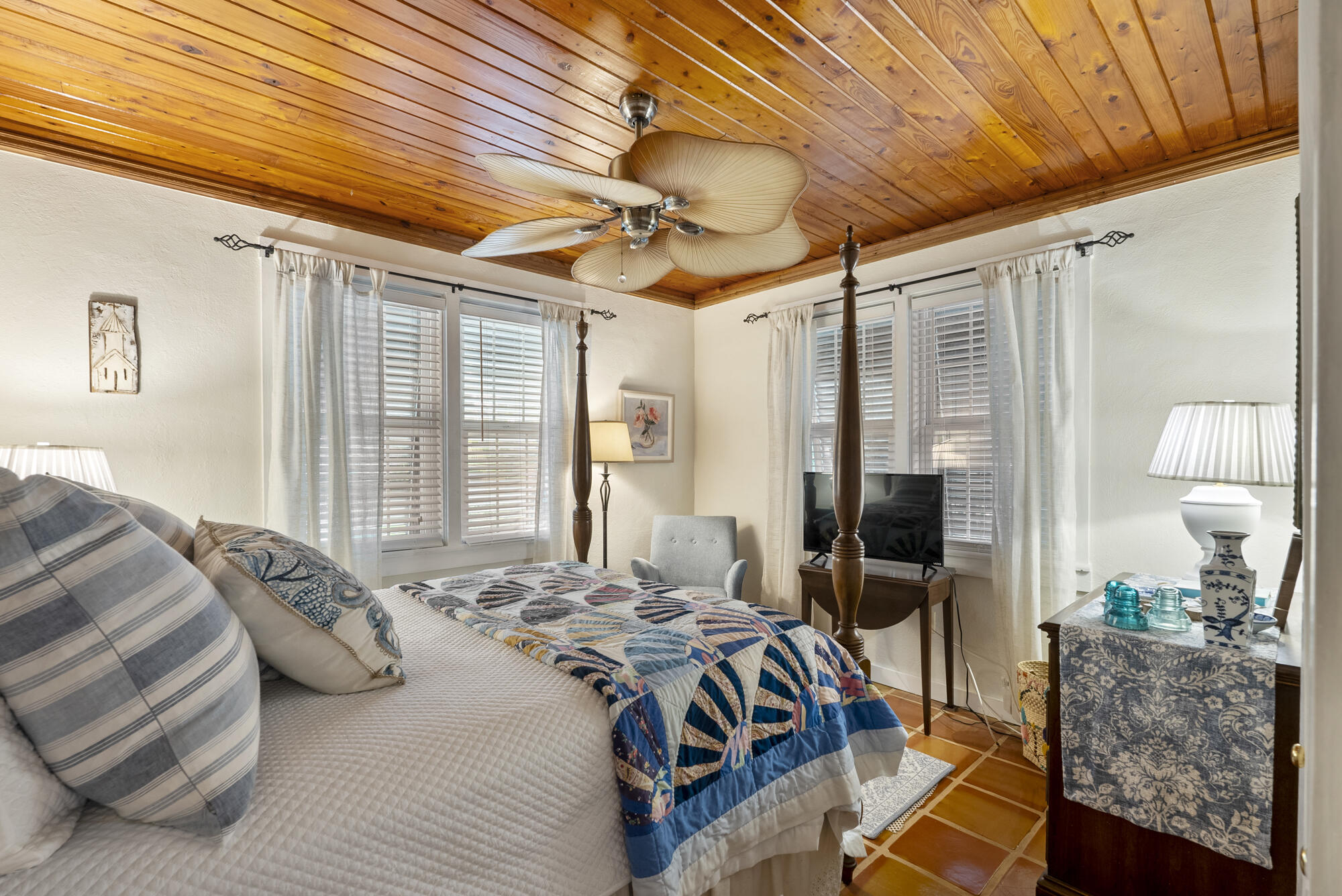 LAGUNA BEACH - Residential