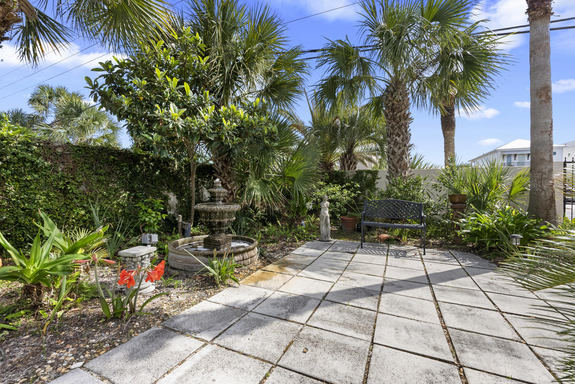 LAGUNA BEACH - Residential
