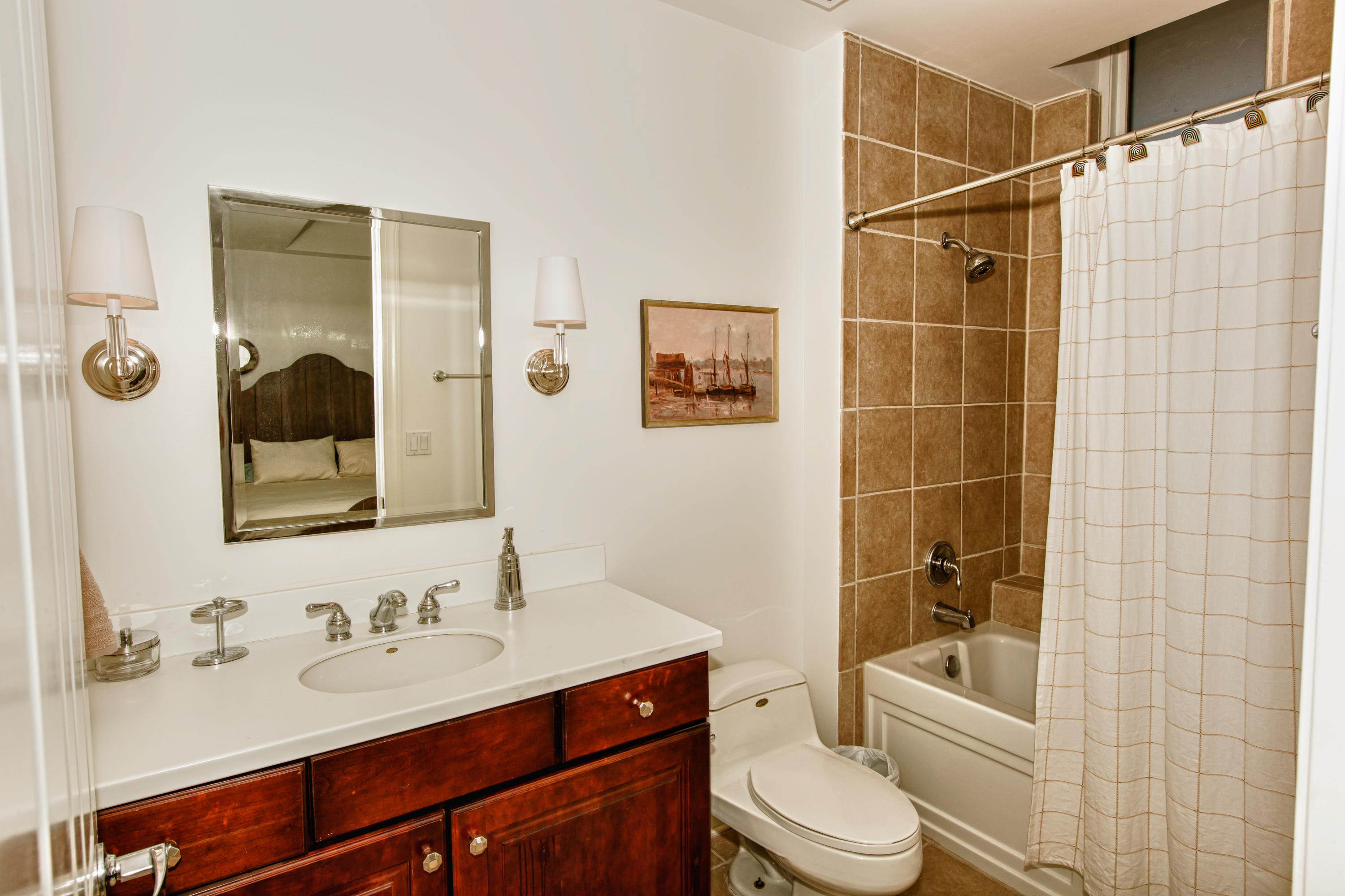 SILVER BEACH TOWERS - Residential