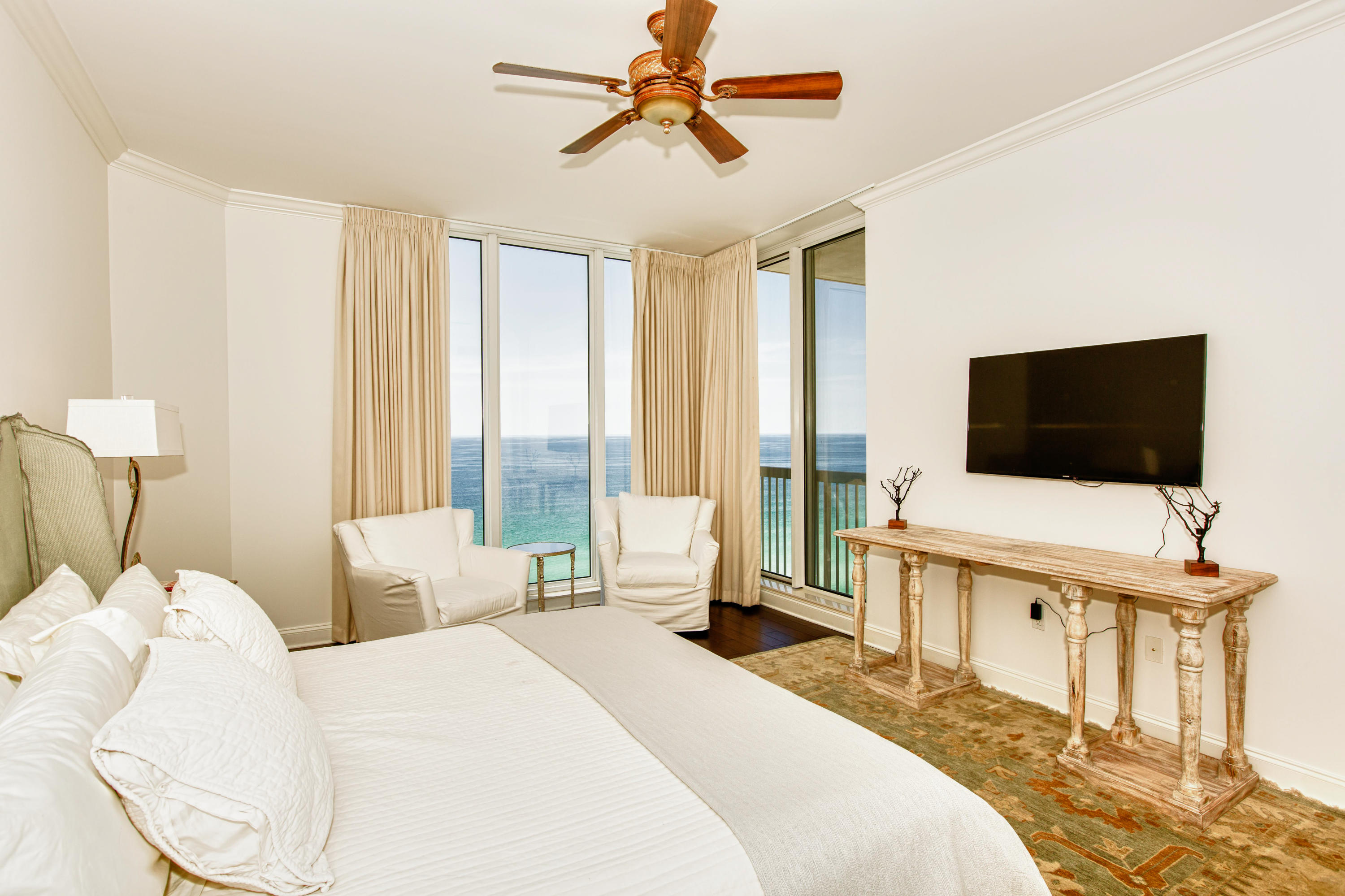 SILVER BEACH TOWERS - Residential