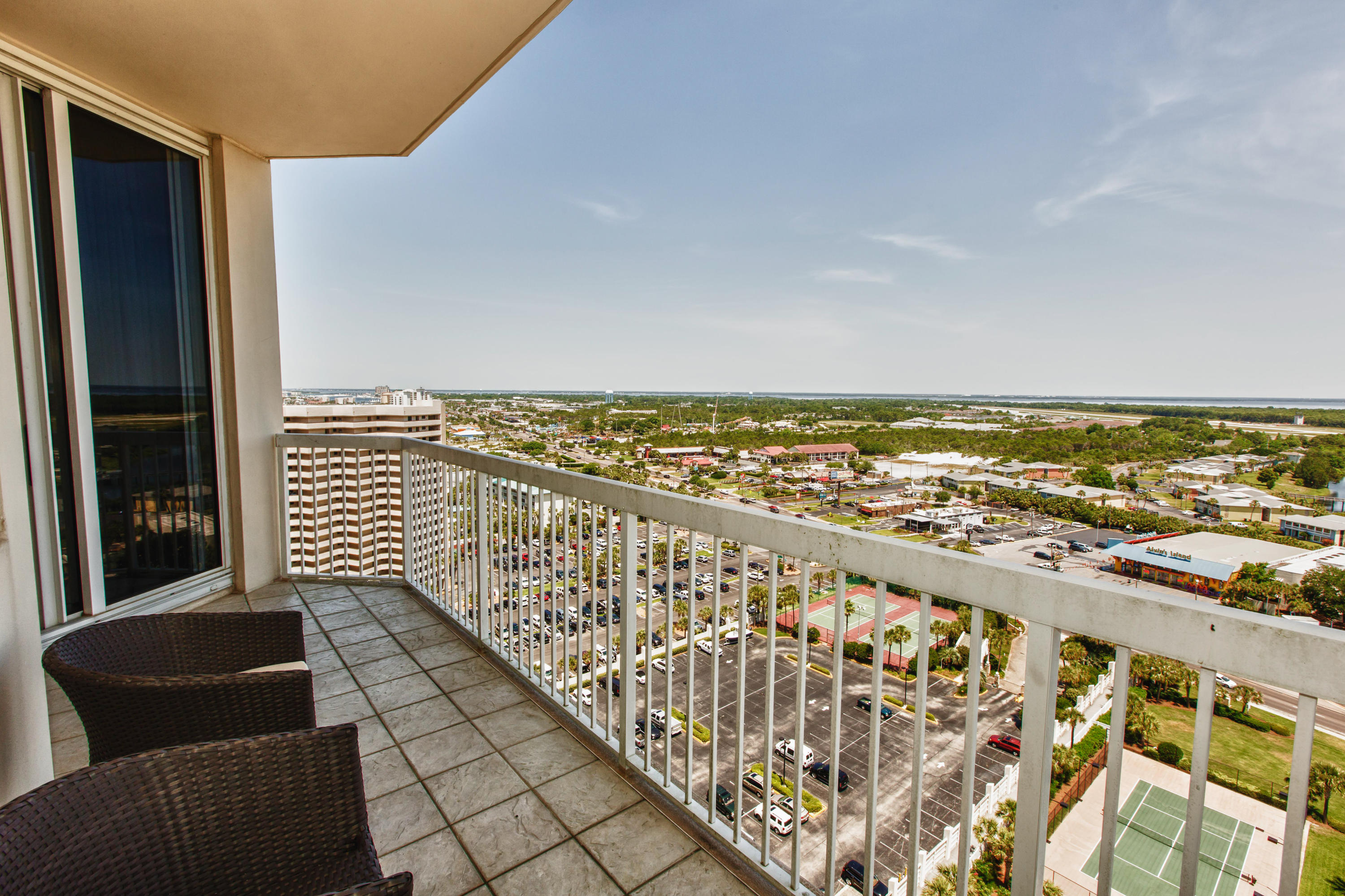 SILVER BEACH TOWERS - Residential