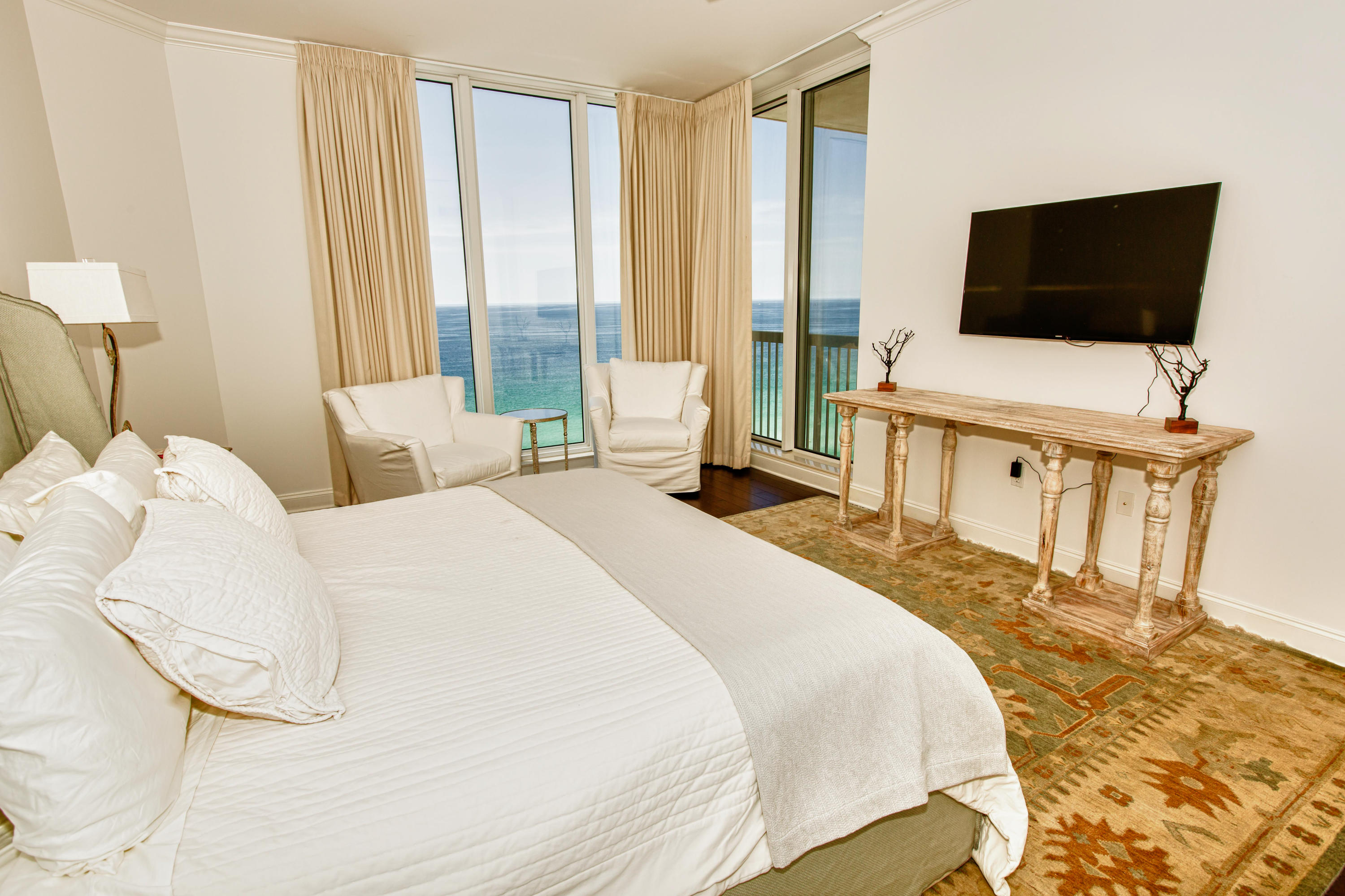 SILVER BEACH TOWERS - Residential