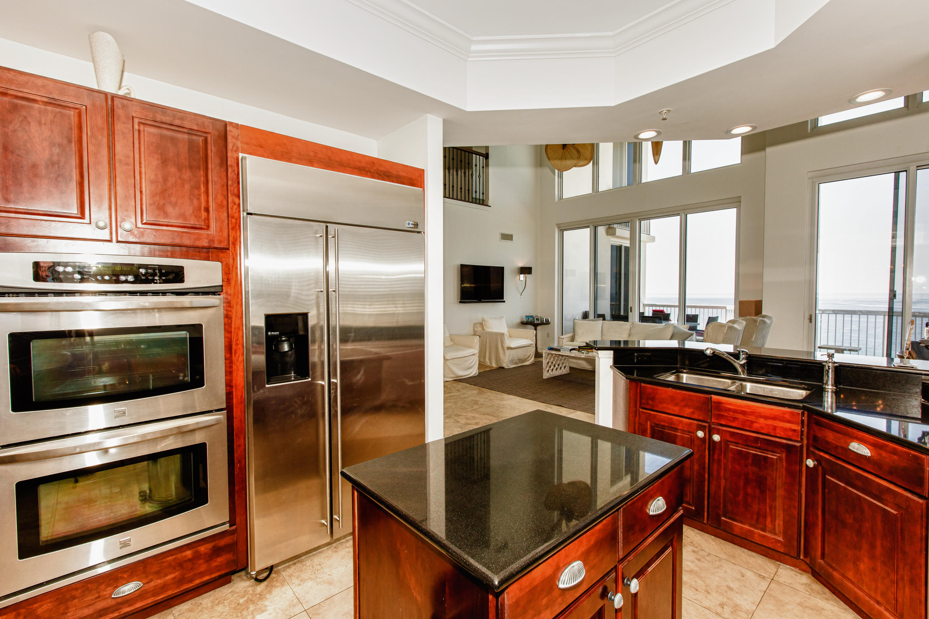 SILVER BEACH TOWERS - Residential