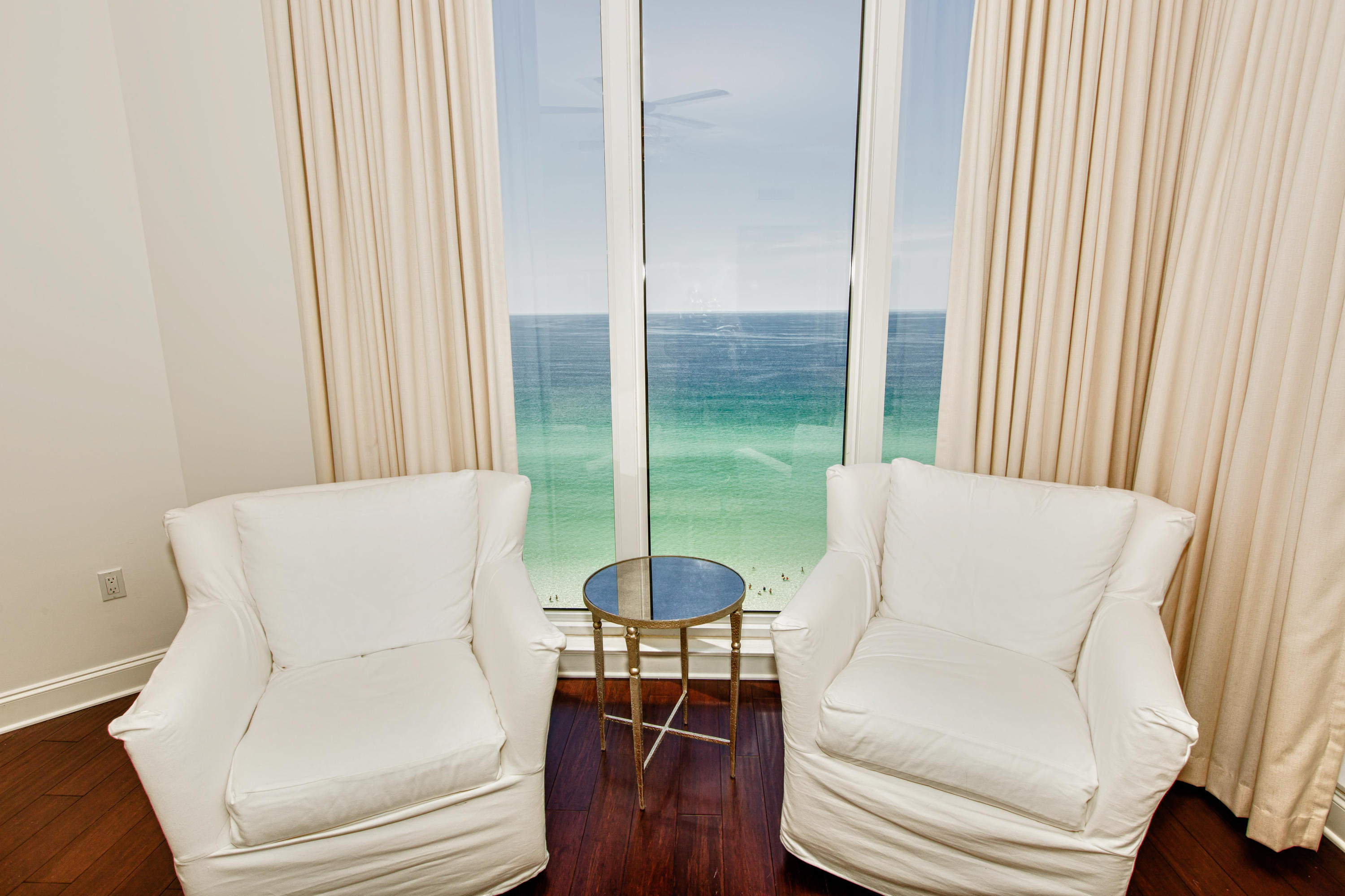 SILVER BEACH TOWERS - Residential