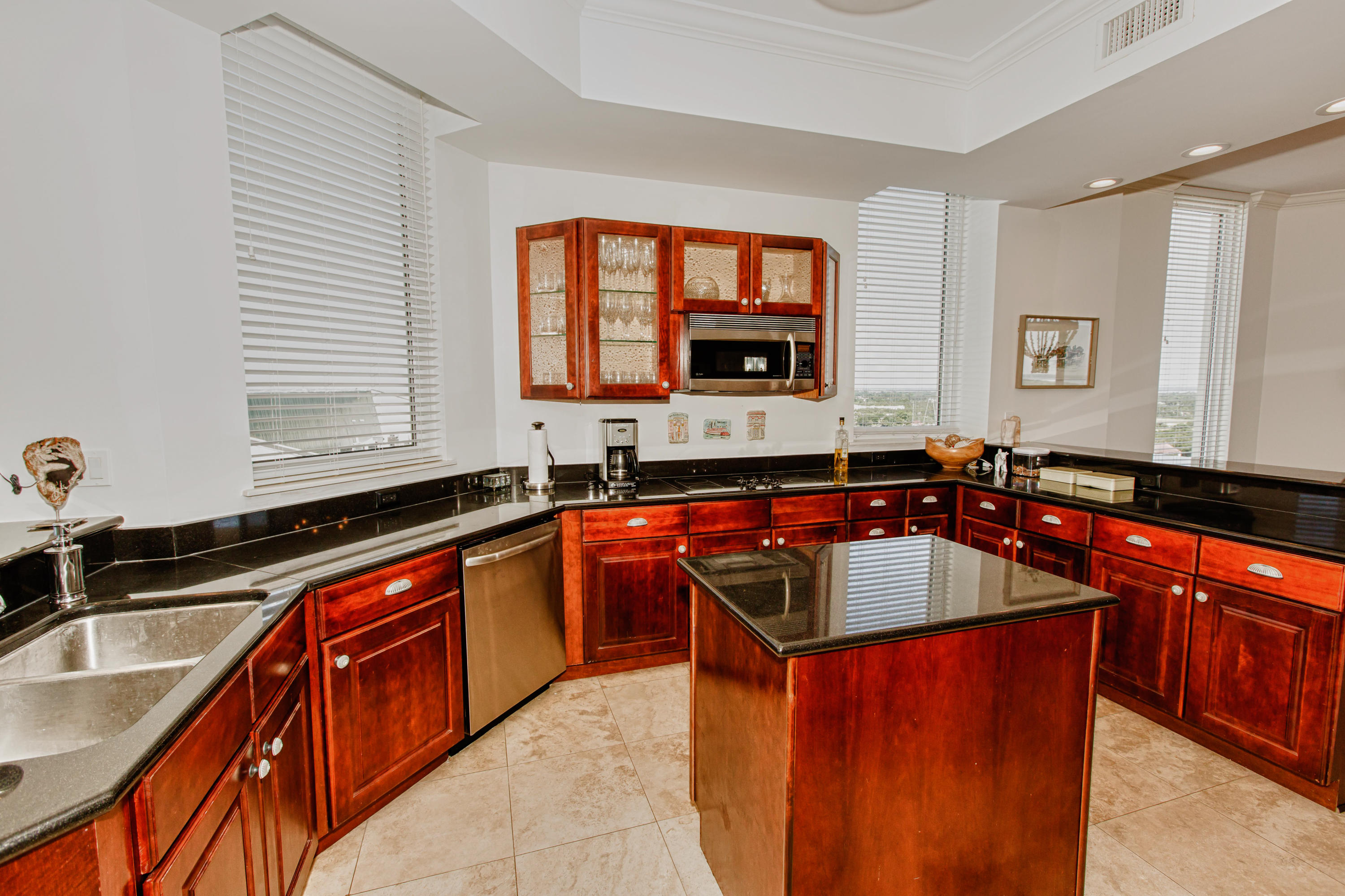 SILVER BEACH TOWERS - Residential