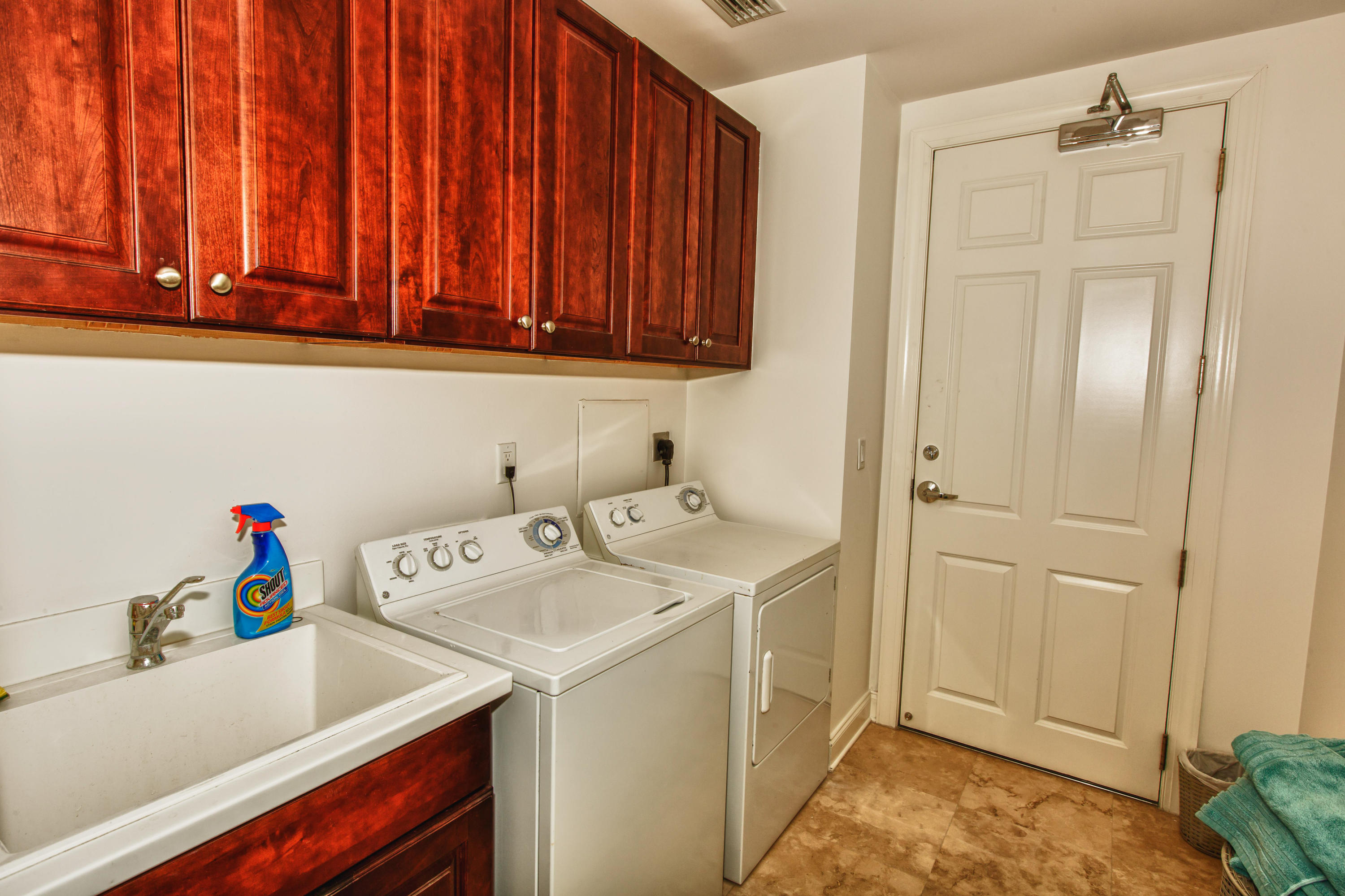 SILVER BEACH TOWERS - Residential