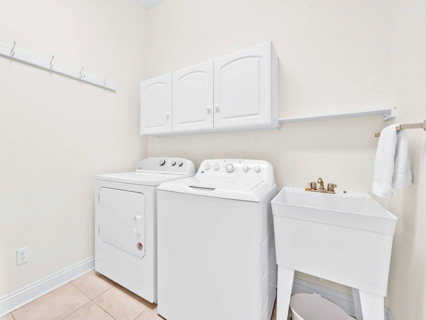 ROCKY BAYOU COUNTRY CLUB ESTATES 1, LAKE WAY VILLAS II - Residential