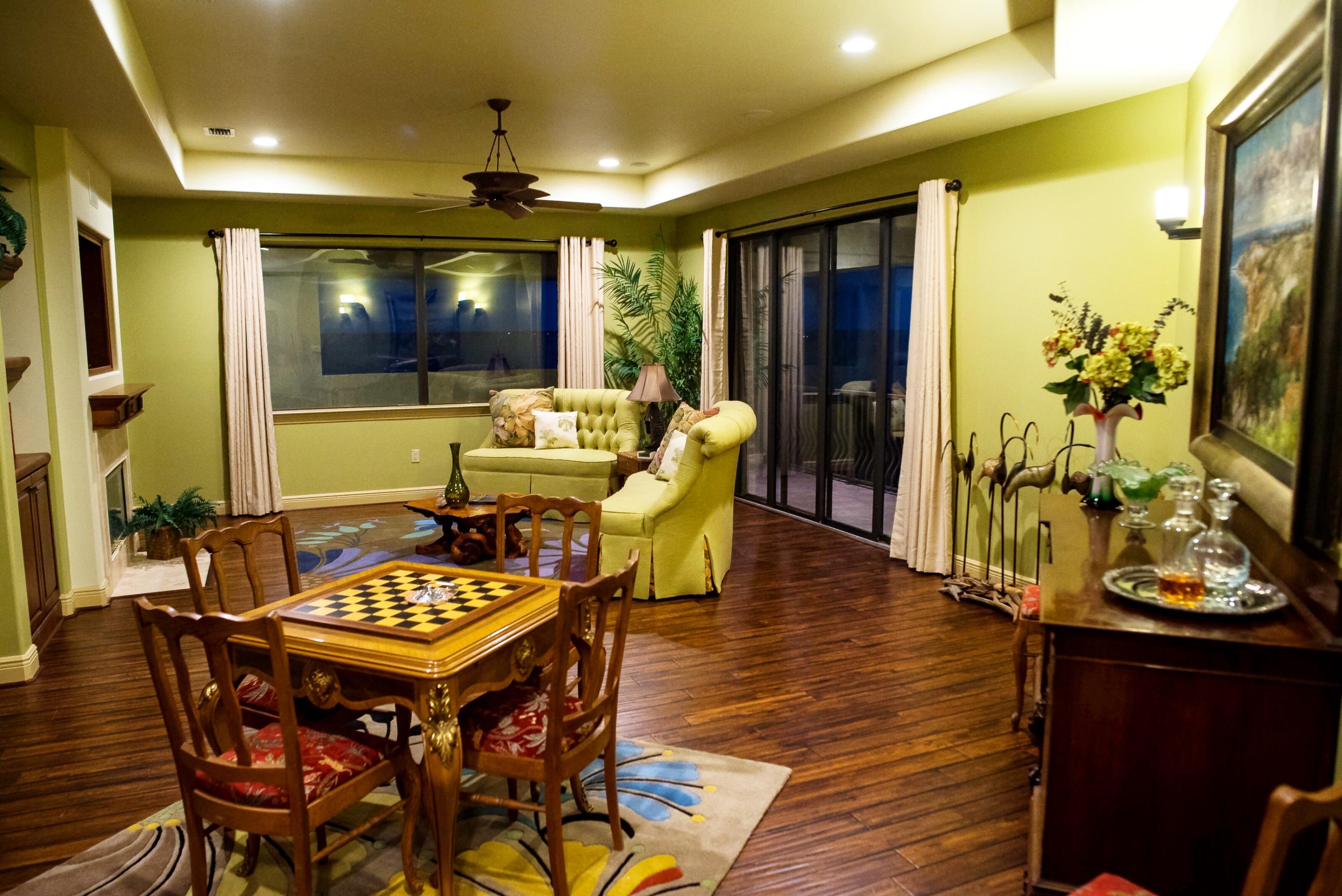 WHISPERING OAKS - Residential