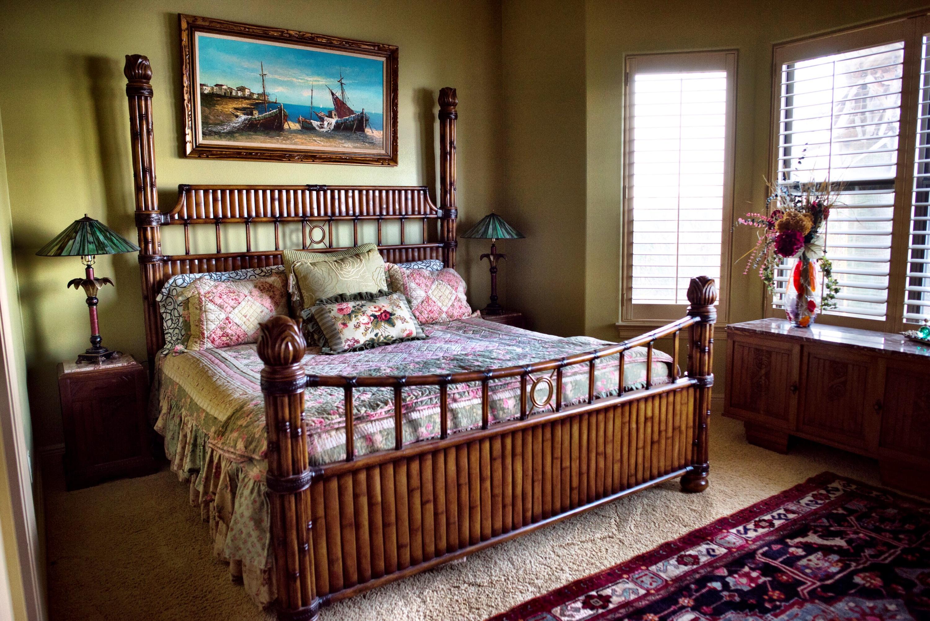 WHISPERING OAKS - Residential