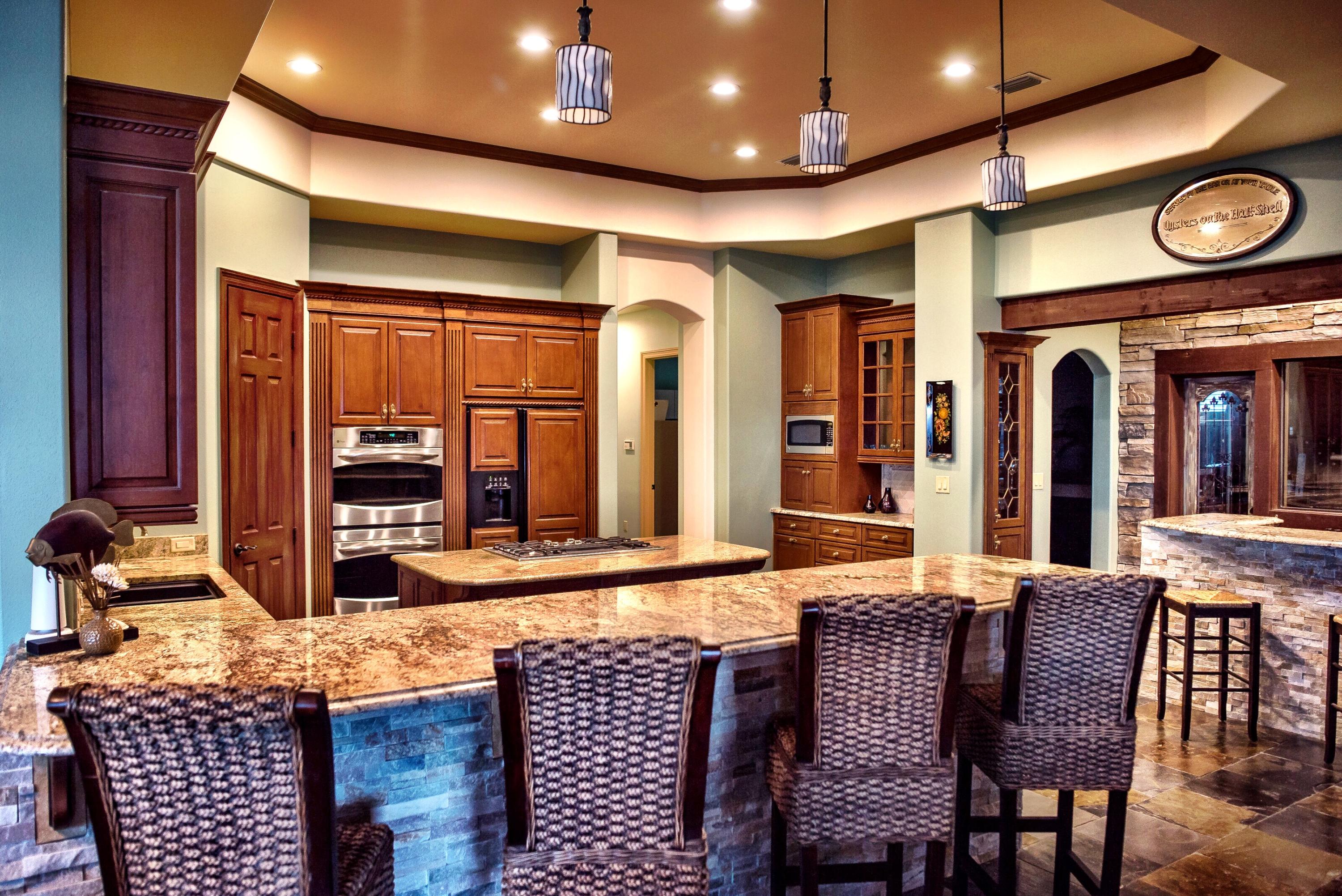 WHISPERING OAKS - Residential