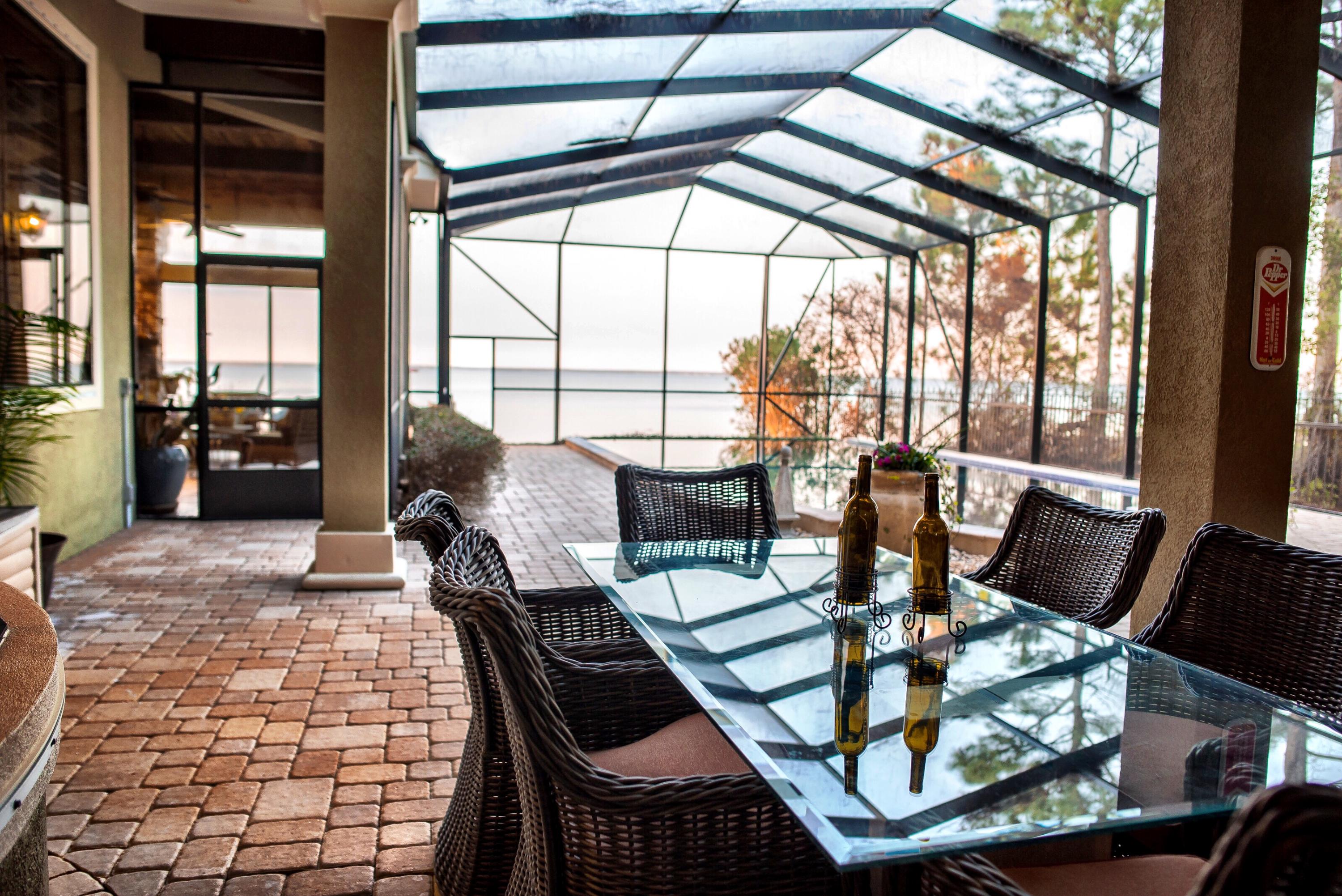 WHISPERING OAKS - Residential