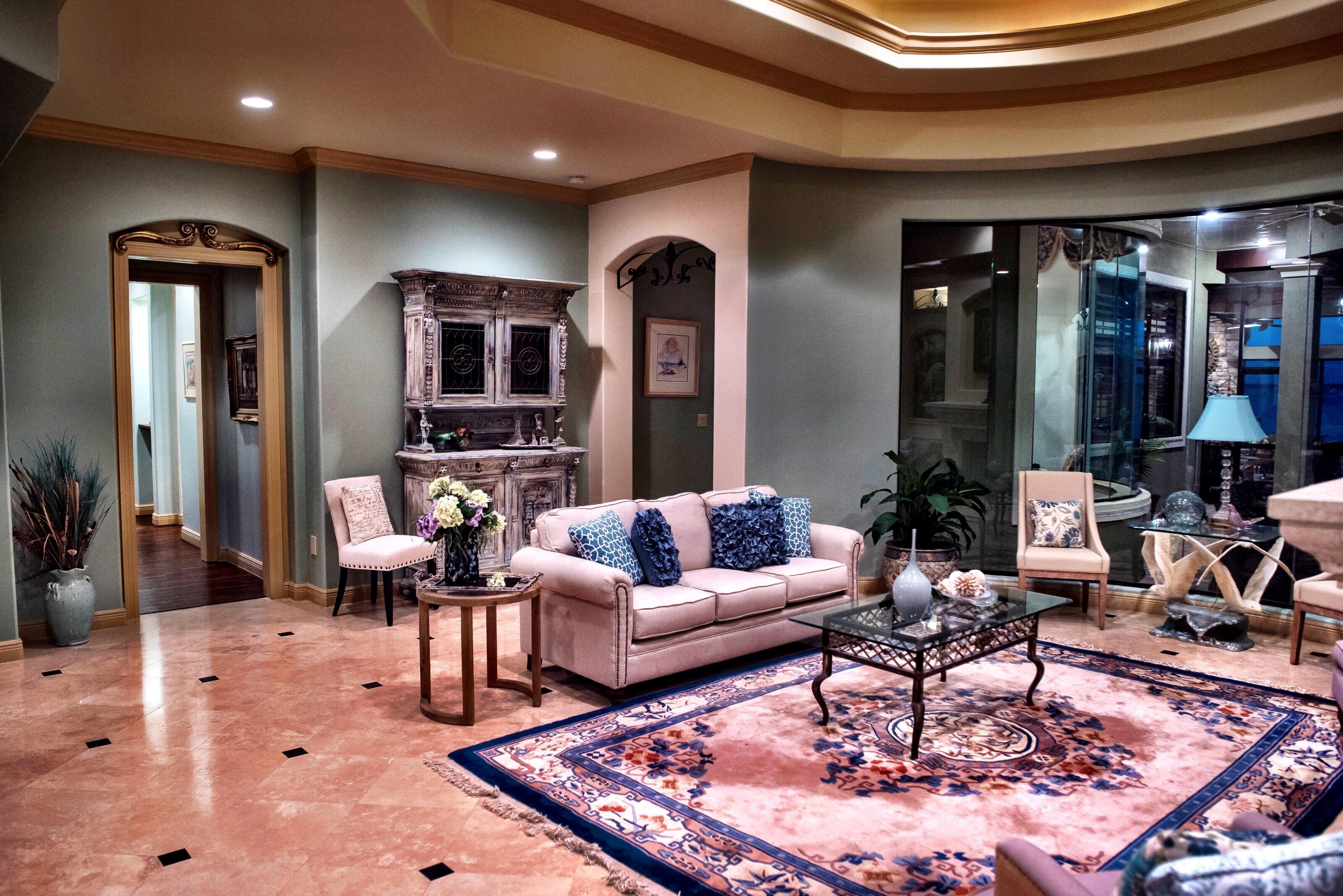 WHISPERING OAKS - Residential