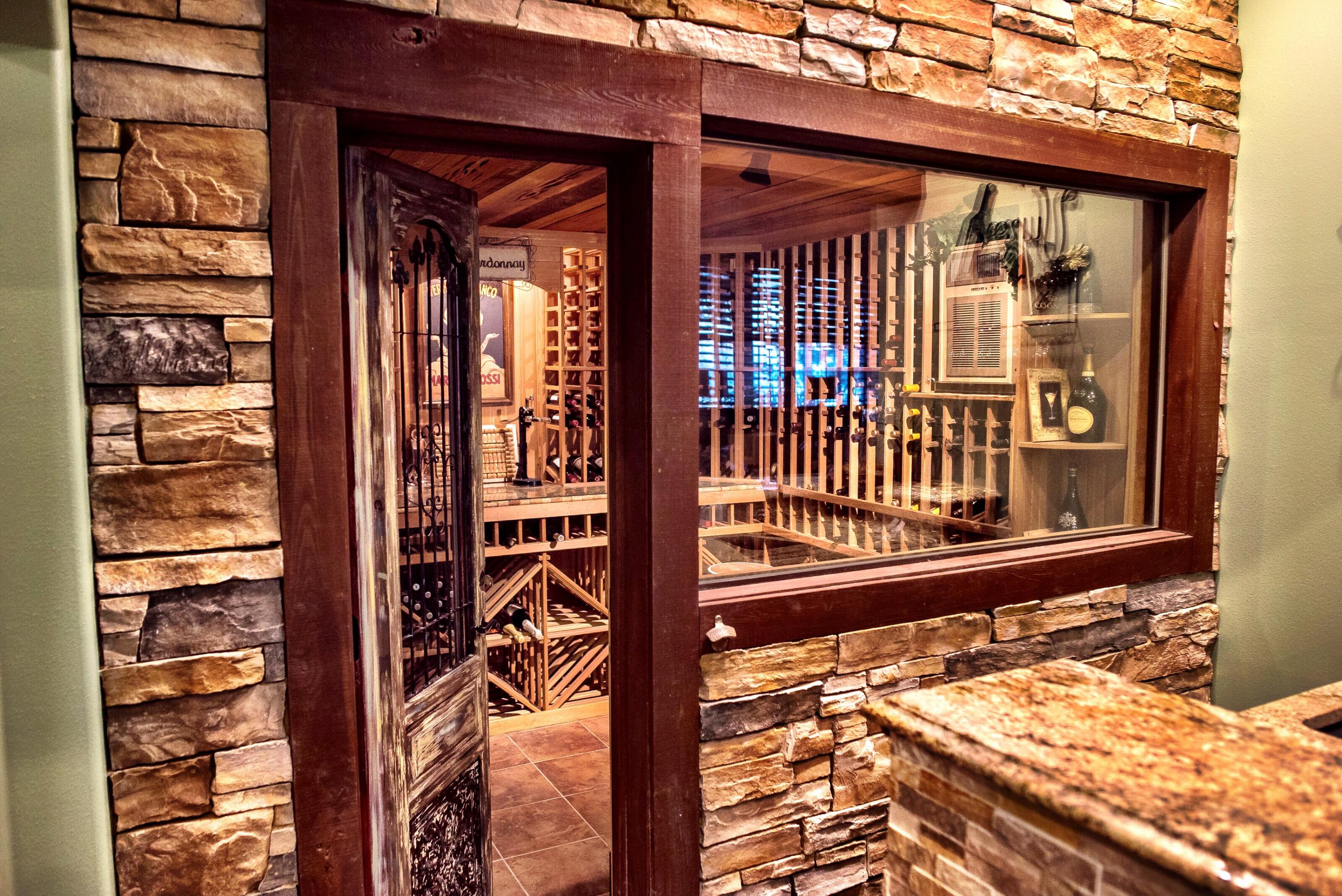 WHISPERING OAKS - Residential