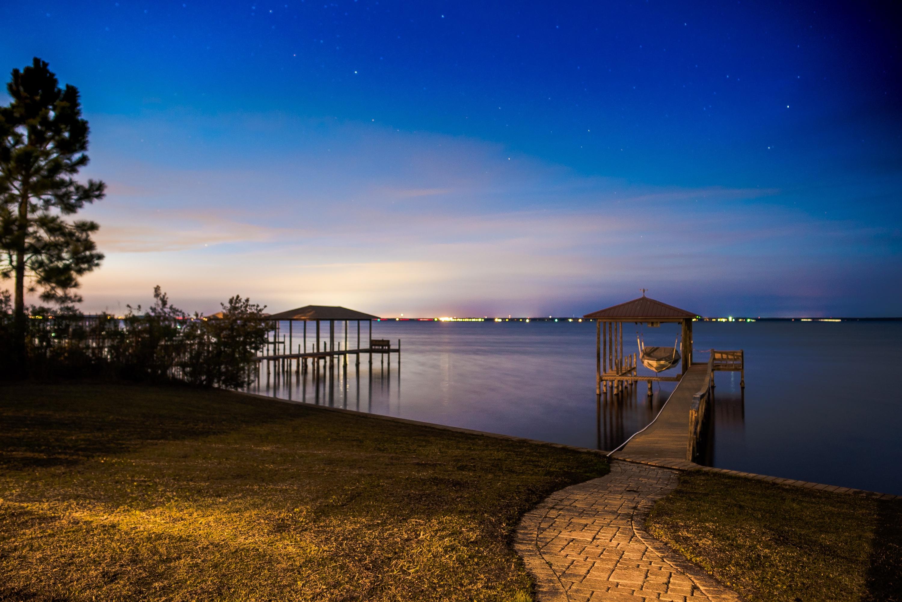 WHISPERING OAKS - Residential