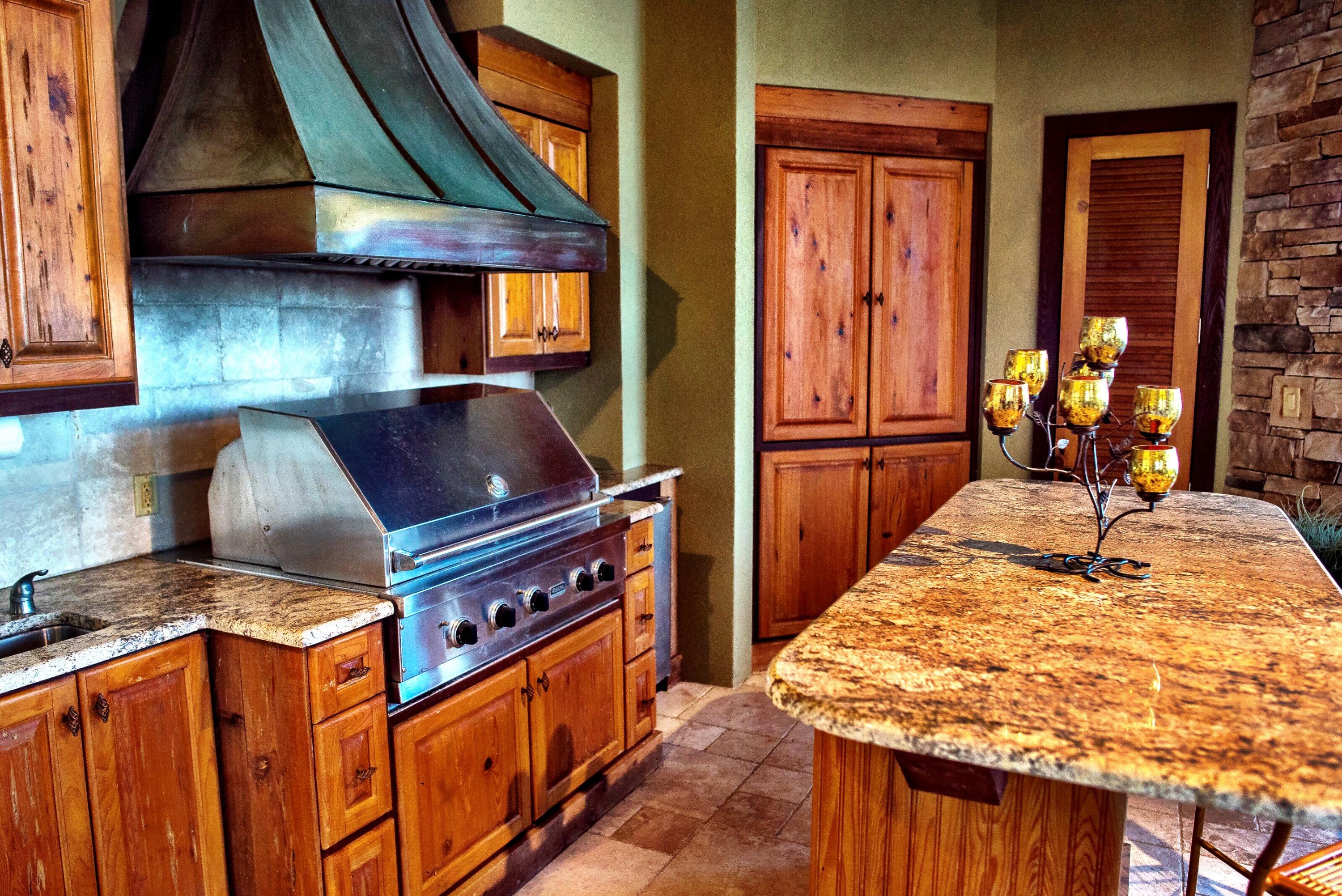 WHISPERING OAKS - Residential