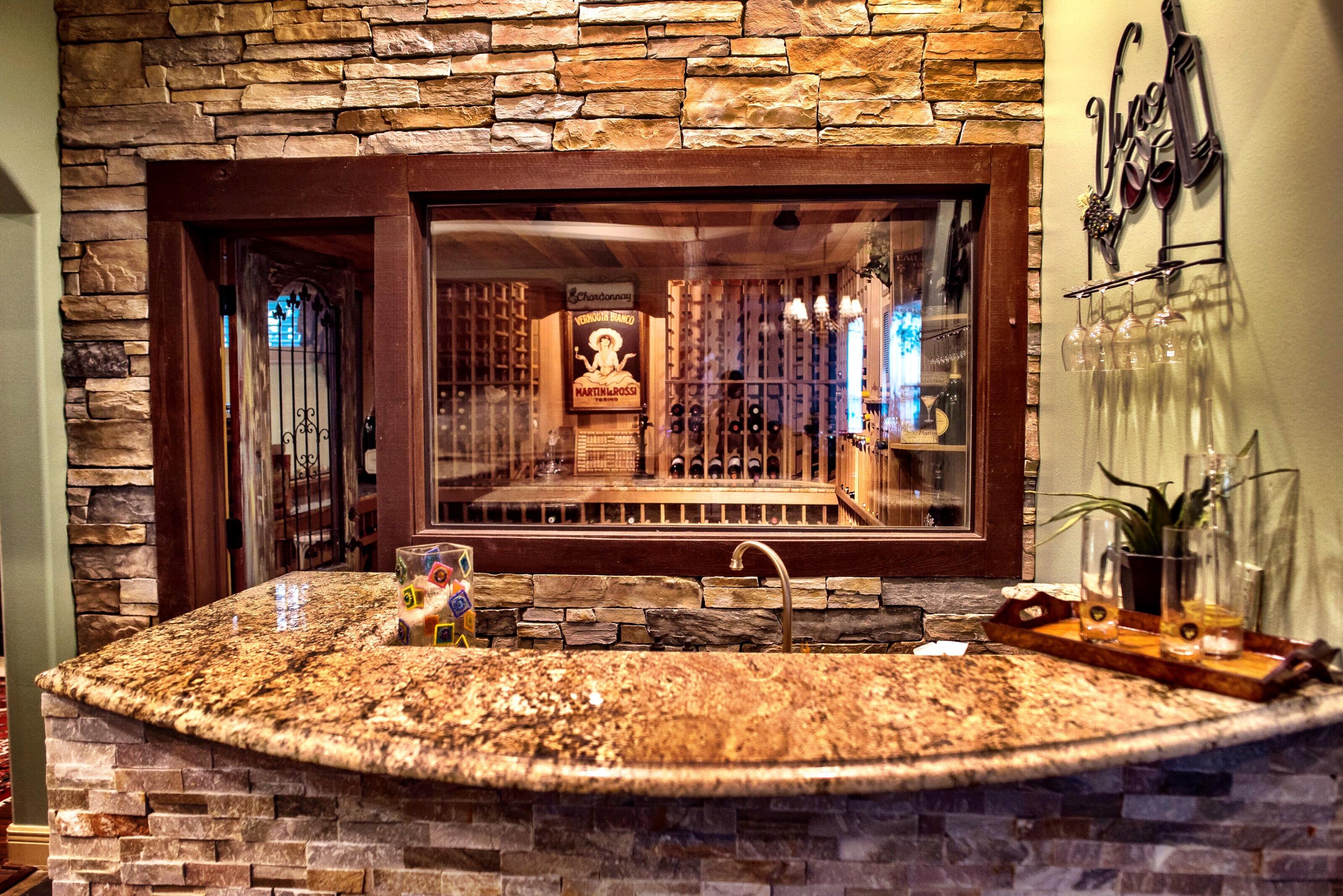 WHISPERING OAKS - Residential