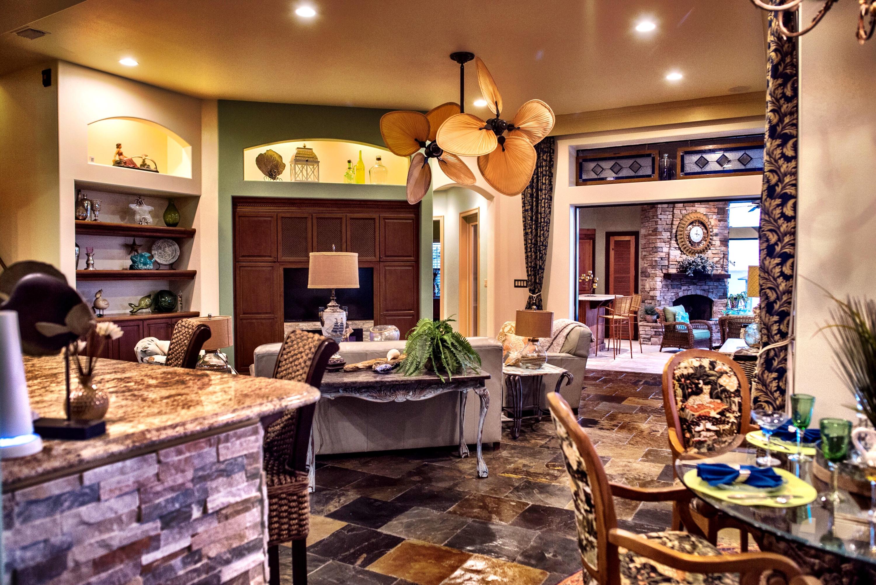 WHISPERING OAKS - Residential