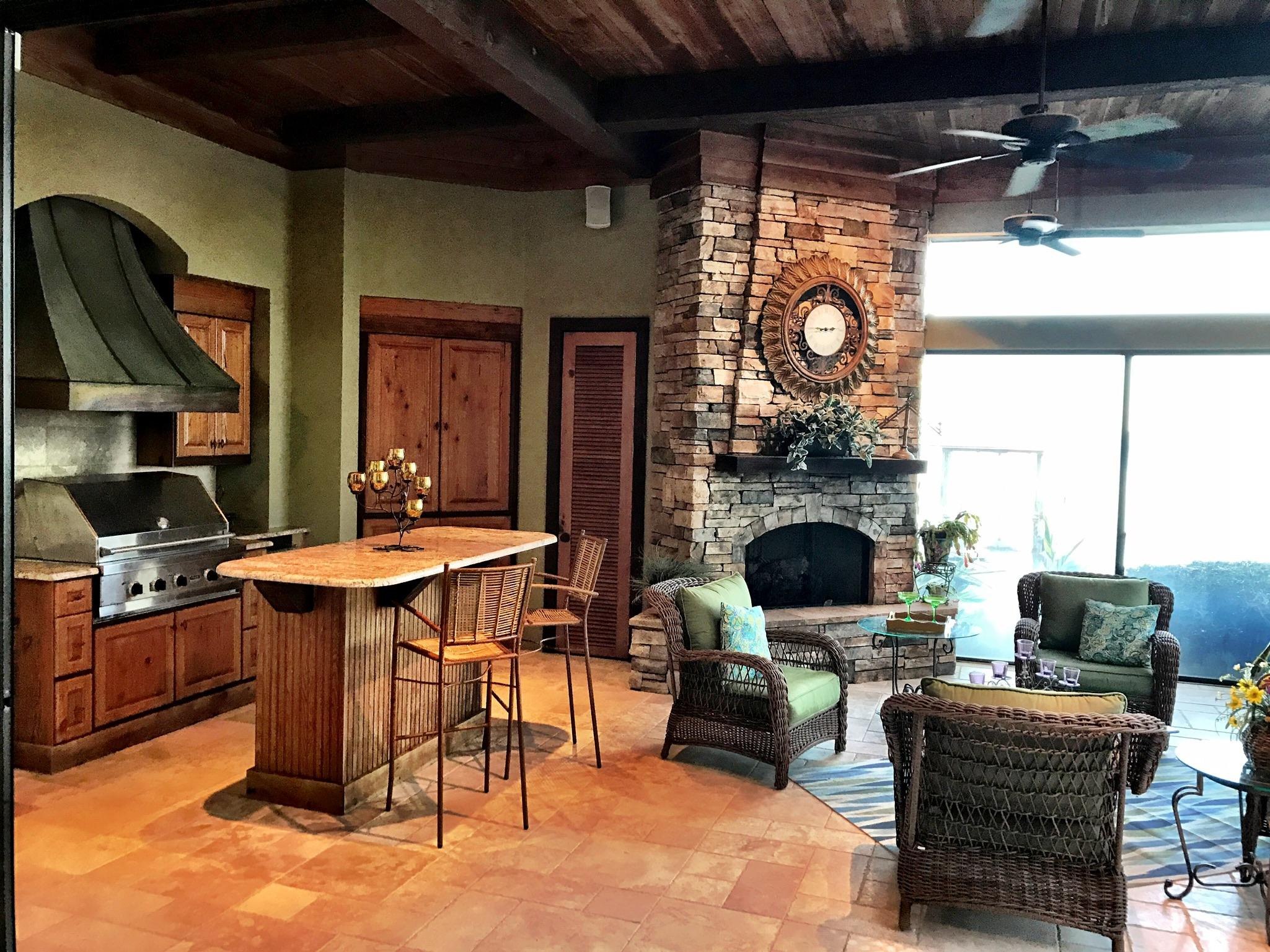 WHISPERING OAKS - Residential