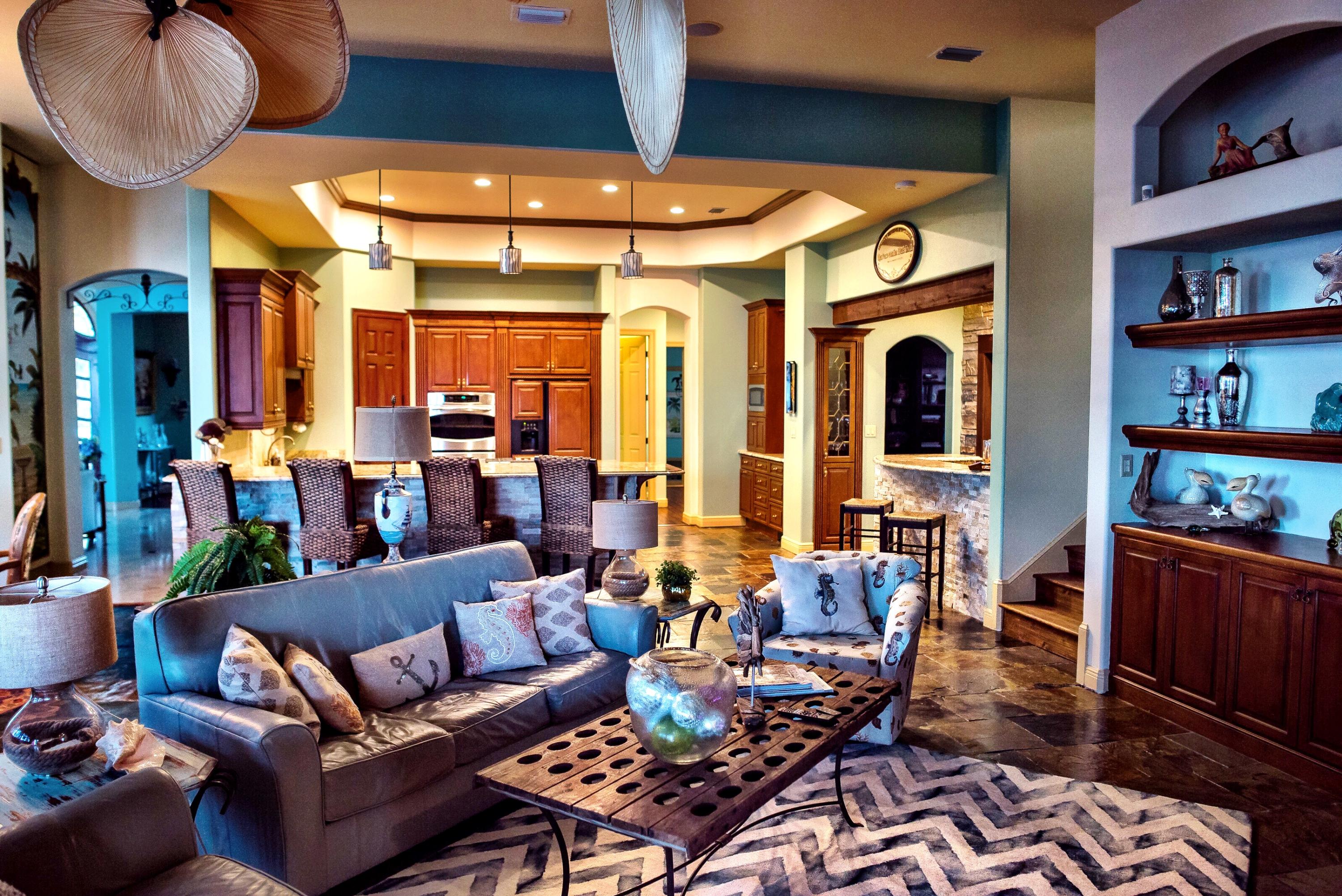 WHISPERING OAKS - Residential