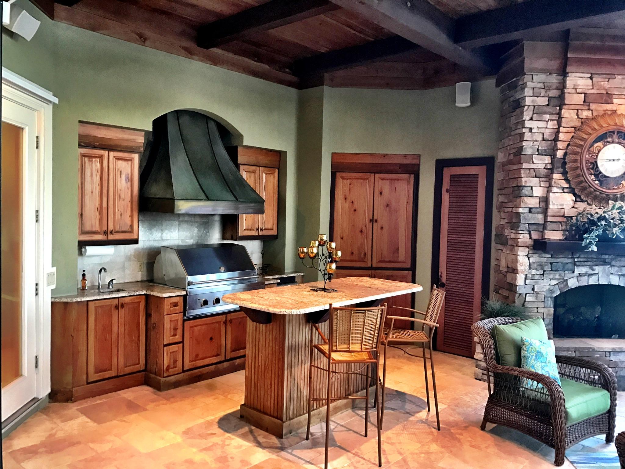 WHISPERING OAKS - Residential