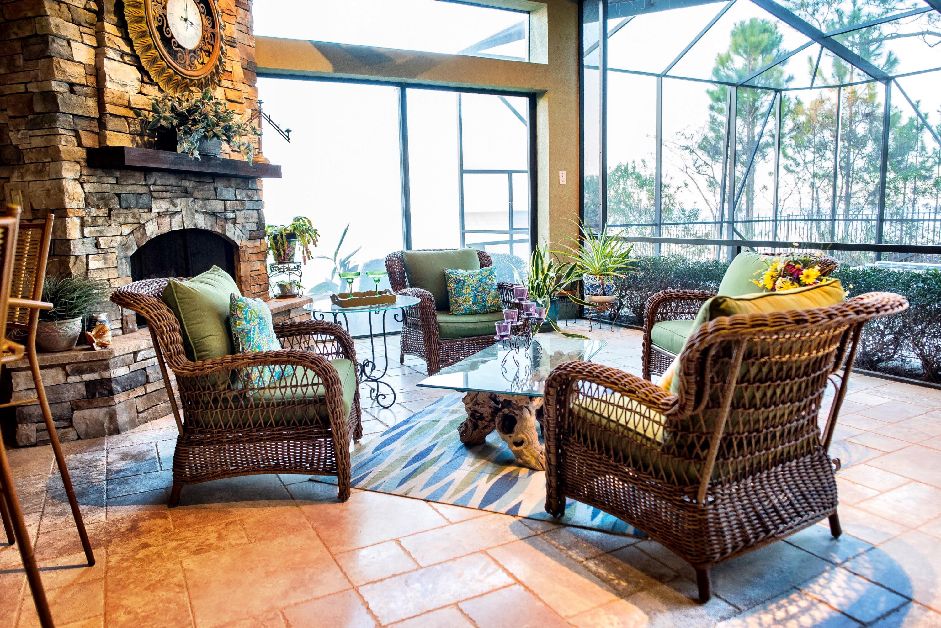WHISPERING OAKS - Residential