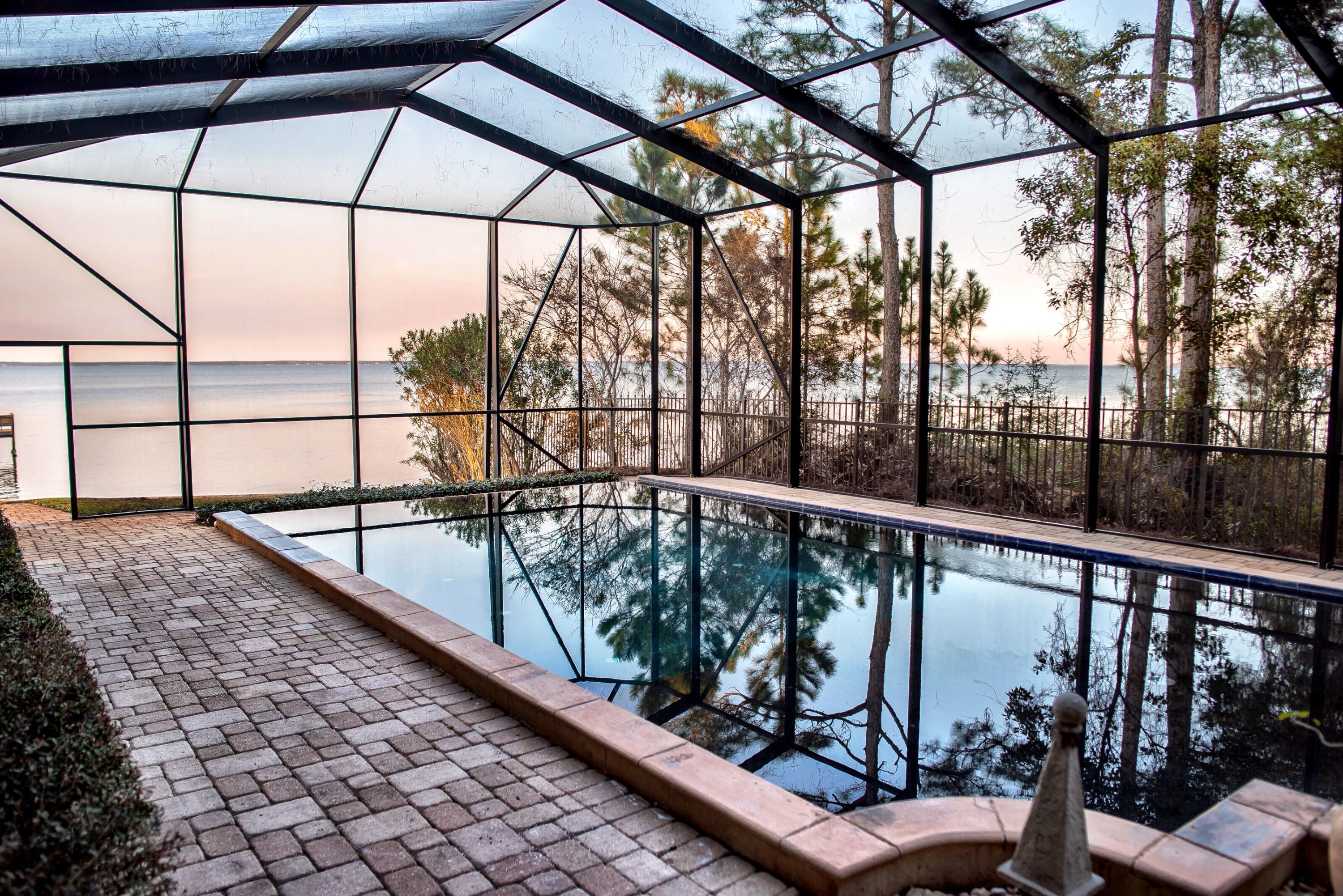 WHISPERING OAKS - Residential