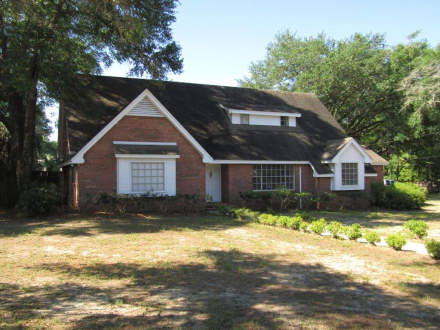 Beautiful 4/bdr 3 full bath centrally located in Crestview, FL. Kitchen has matching appliances, oak cabinets and is open to the den making it great for cooking while entertaining. Kitchen, den and foyer have new flooring. Eat in kitchen overlooks the huge screened in back porch and a 30' x 15' in ground Gunite pool surrounded by river rock surfacing. Backyard is privacy fenced with must see landscaping. There is an income producing building on site (Florist) that is generating $1,300 per month rental income (Sellers do not own the Florist, just the building). Property also has a full size commercial kitchen, two walk in coolers, a smokehouse, and a commercial cooker on site.