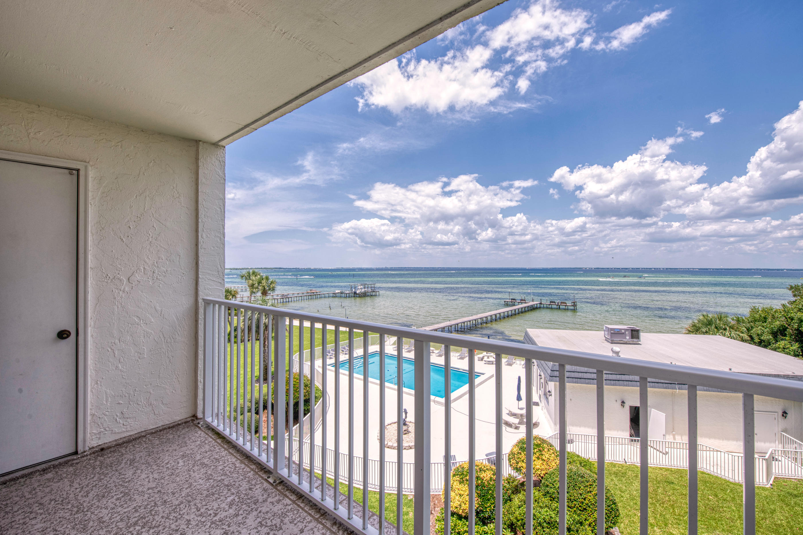 VALENCIA CONDO - Residential