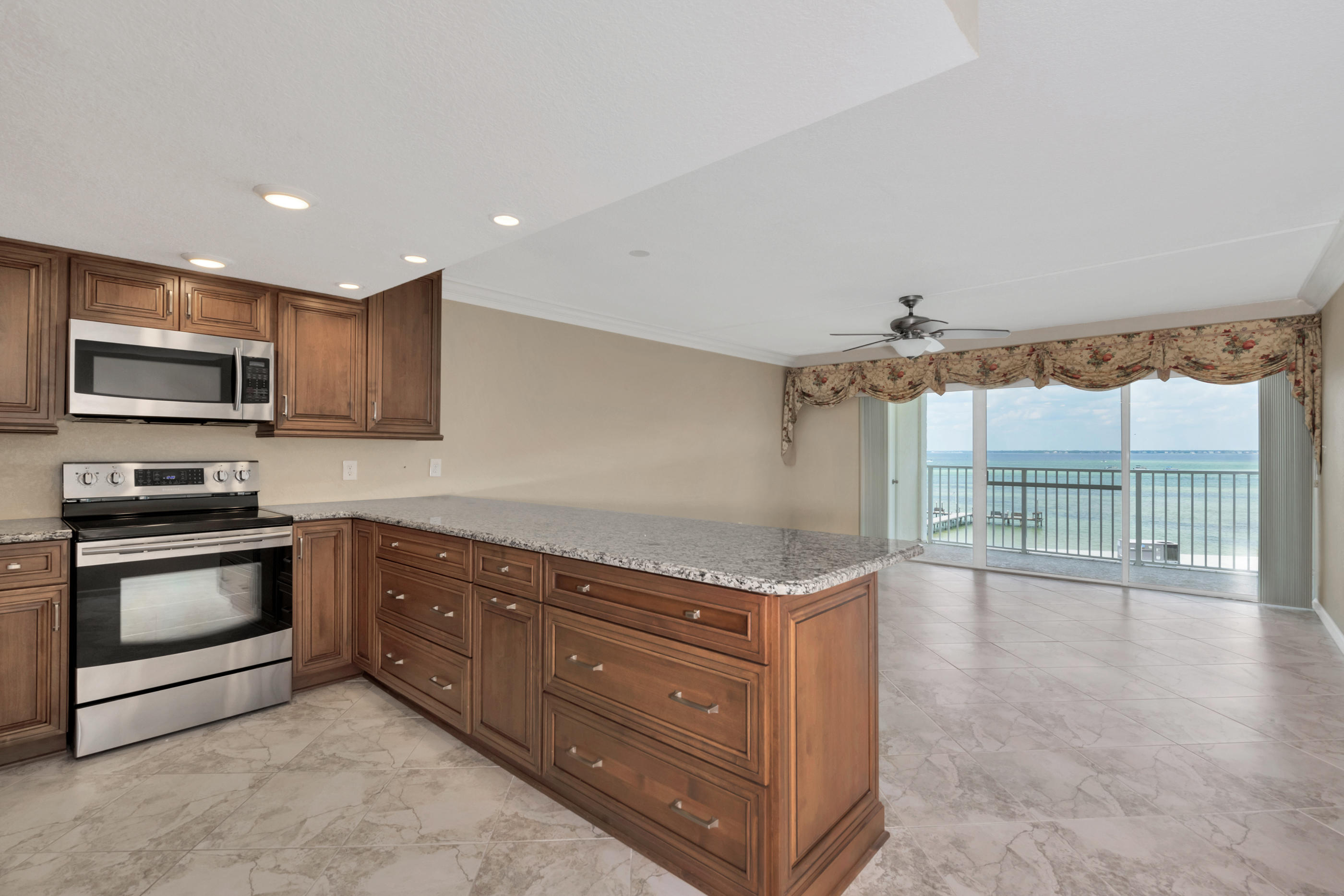 VALENCIA CONDO - Residential